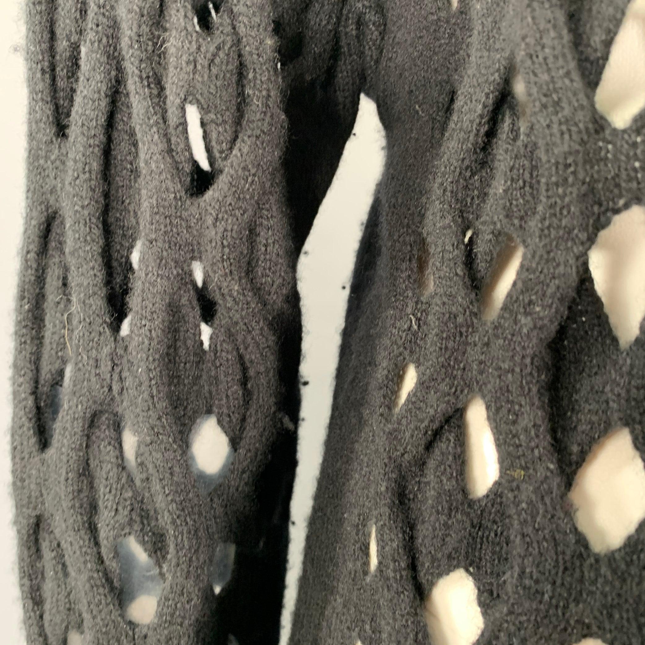 OSCAR DE LA RENTA Size M Black Cut Out Cable Knit Sweater For Sale 2