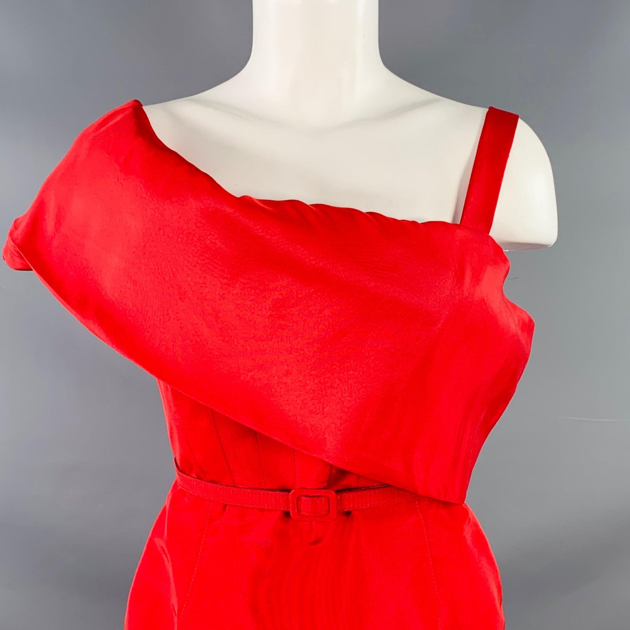 OSCAR DE LA RENTA cocktail dress
in a vibrant red silk taffeta featuring a one shoulder style, fitted design, and back snap and zipper closure with belt. Made in Italy.Good Pre-Owned Condition. Minor mark on back. Garment has been seamlessly