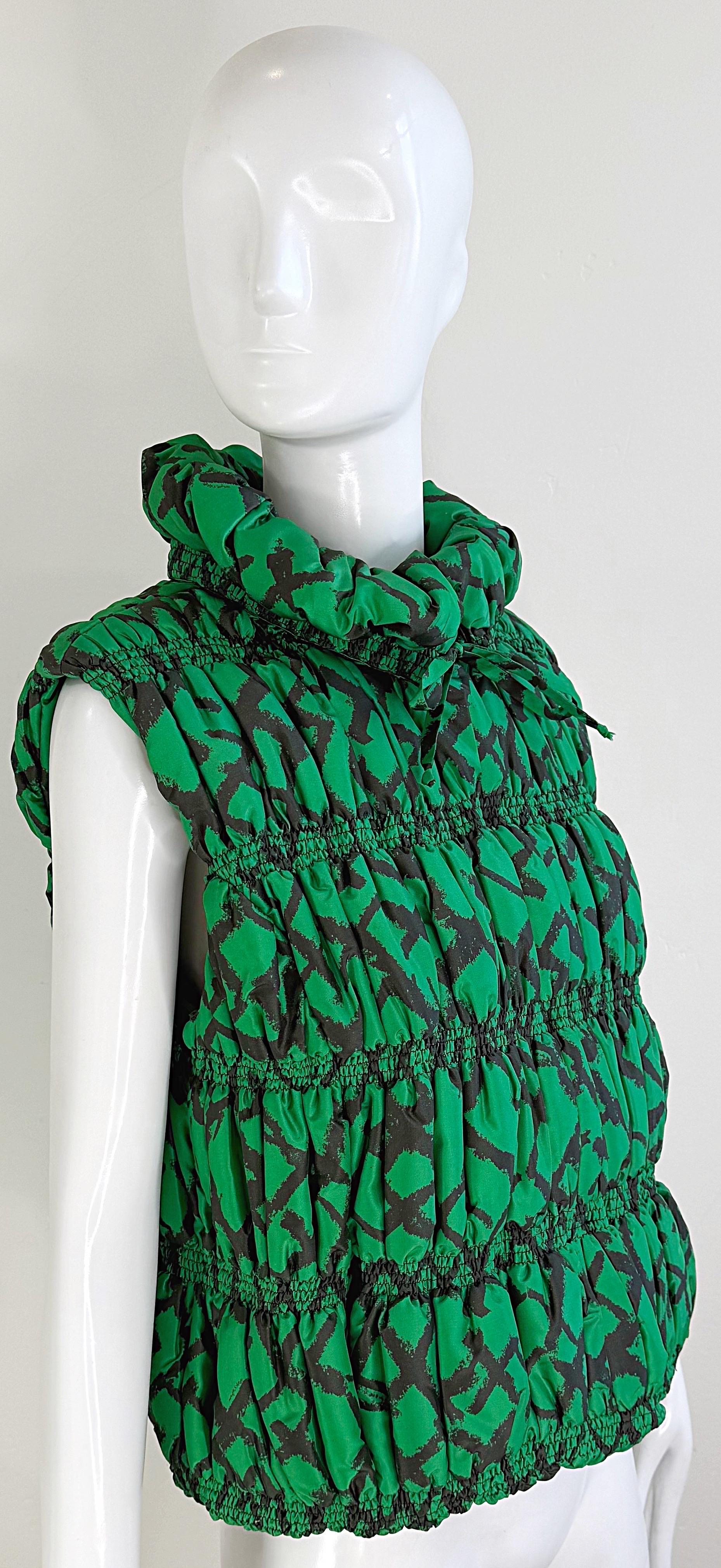 Oscar de la Renta Size XL Silk Kelly Green Black Abstract Print Puffer Vest For Sale 5