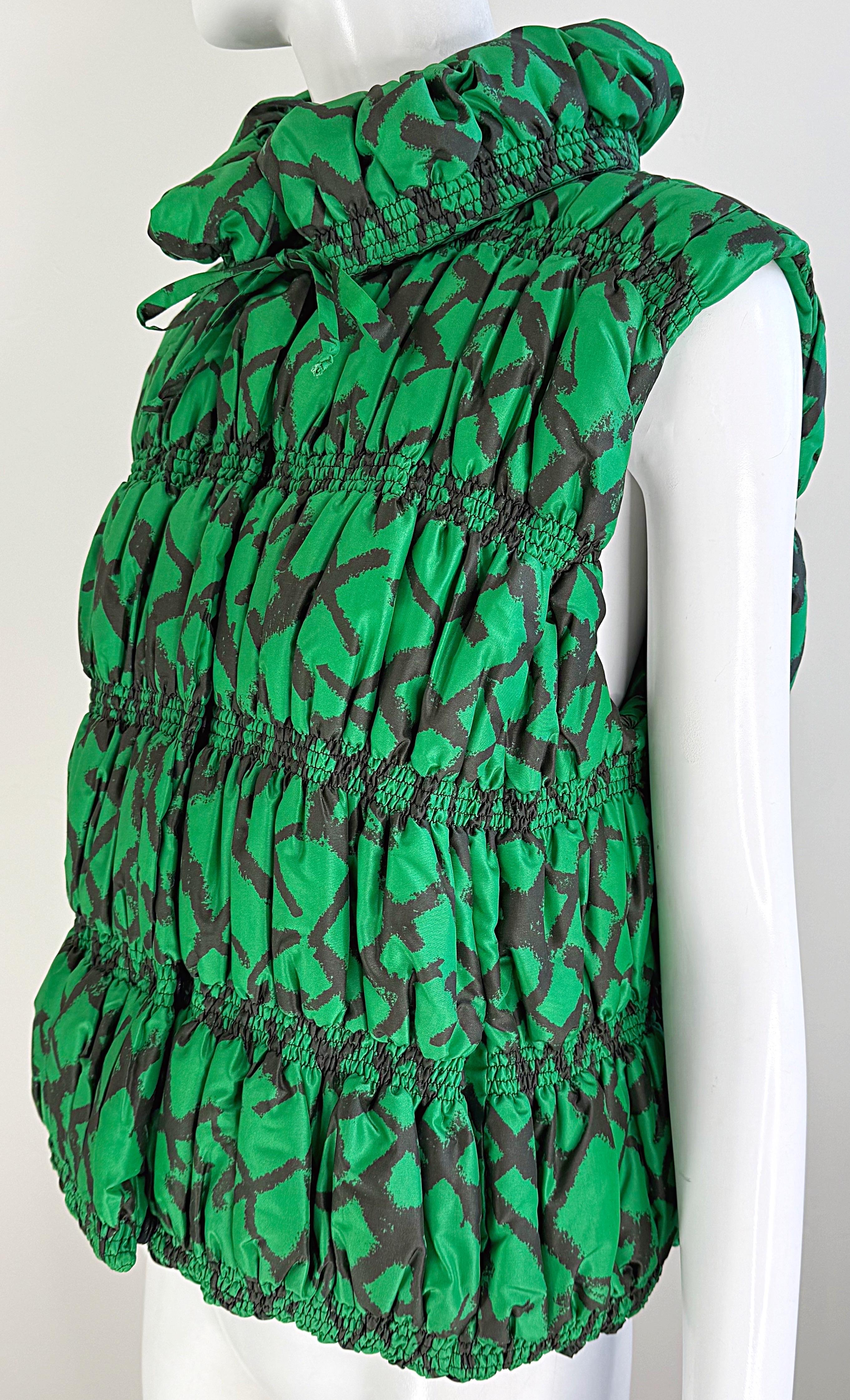 Oscar de la Renta Size XL Silk Kelly Green Black Abstract Print Puffer Vest For Sale 7