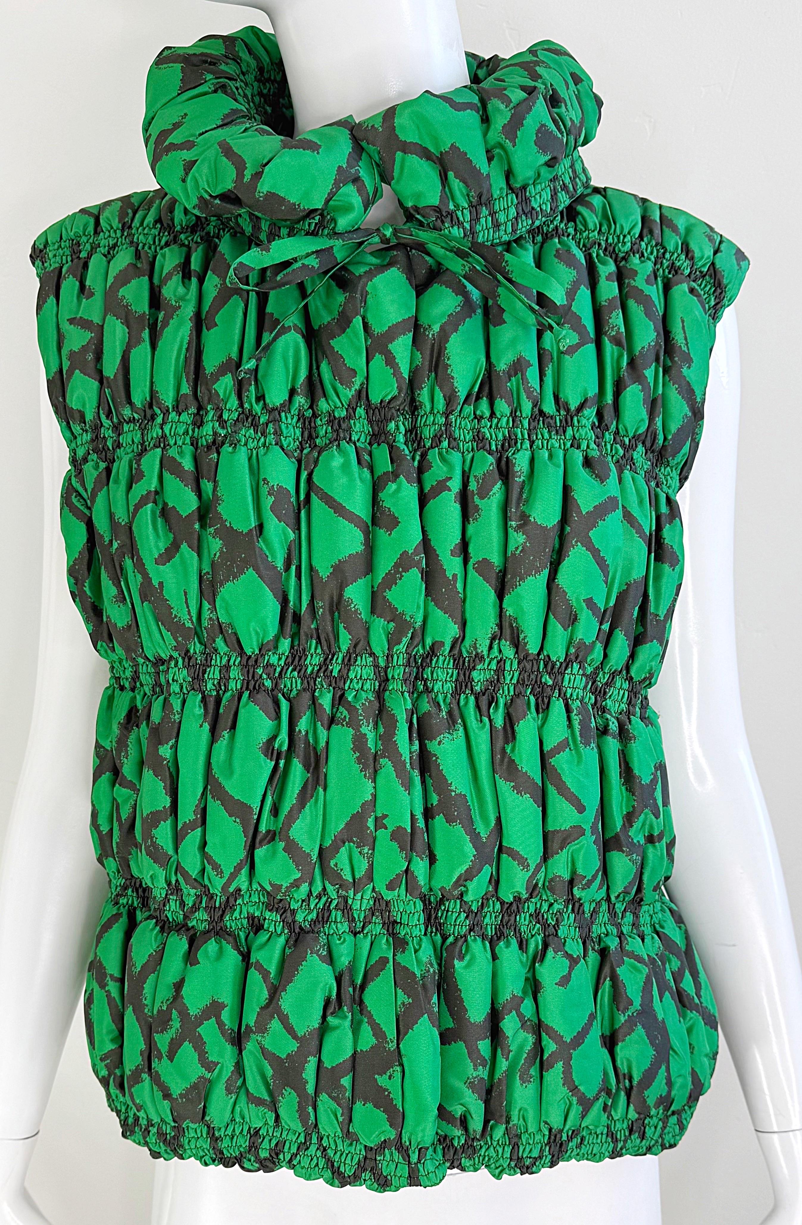 Oscar de la Renta Size XL Silk Kelly Green Black Abstract Print Puffer Vest For Sale 10