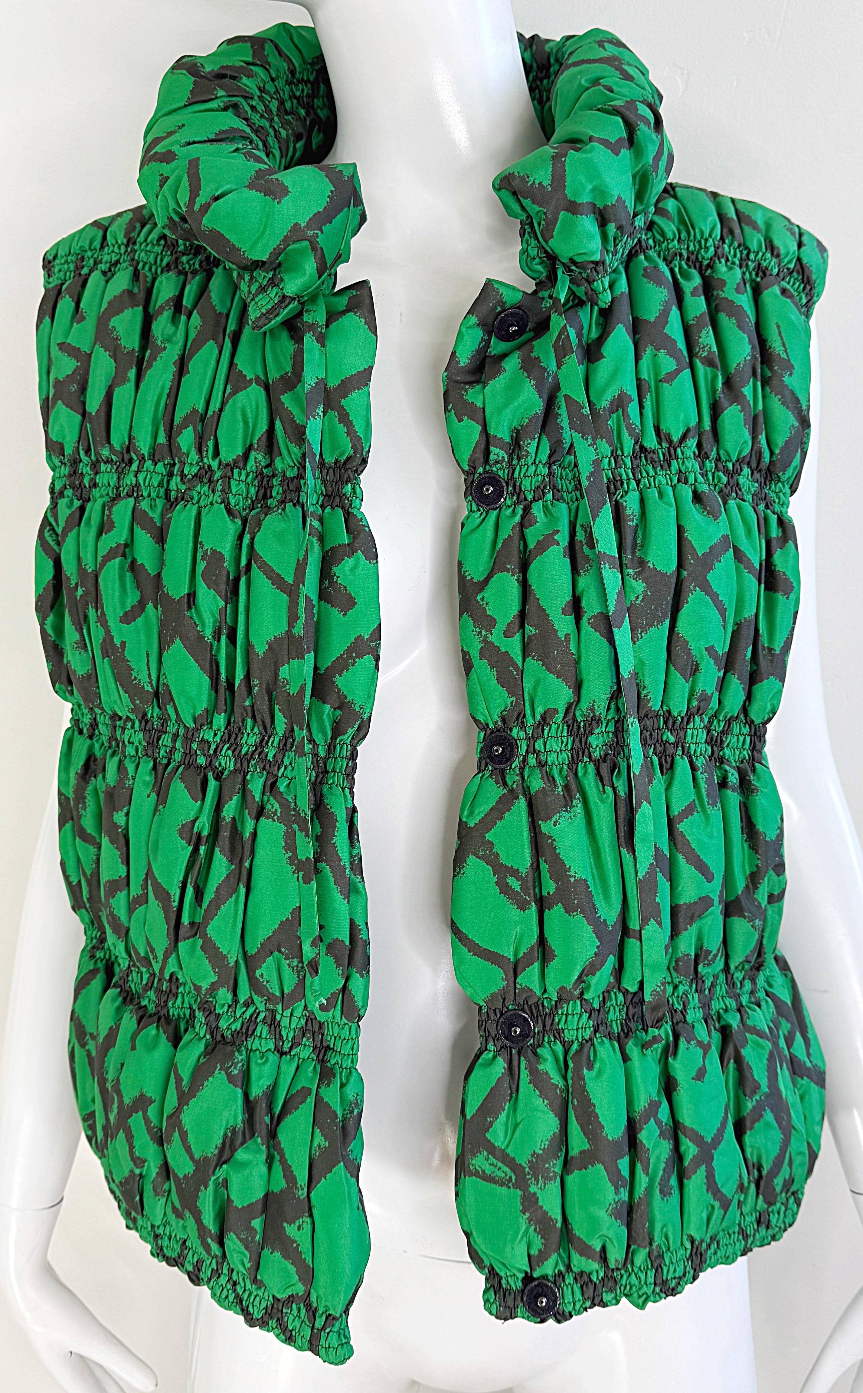 Women's Oscar de la Renta Size XL Silk Kelly Green Black Abstract Print Puffer Vest For Sale
