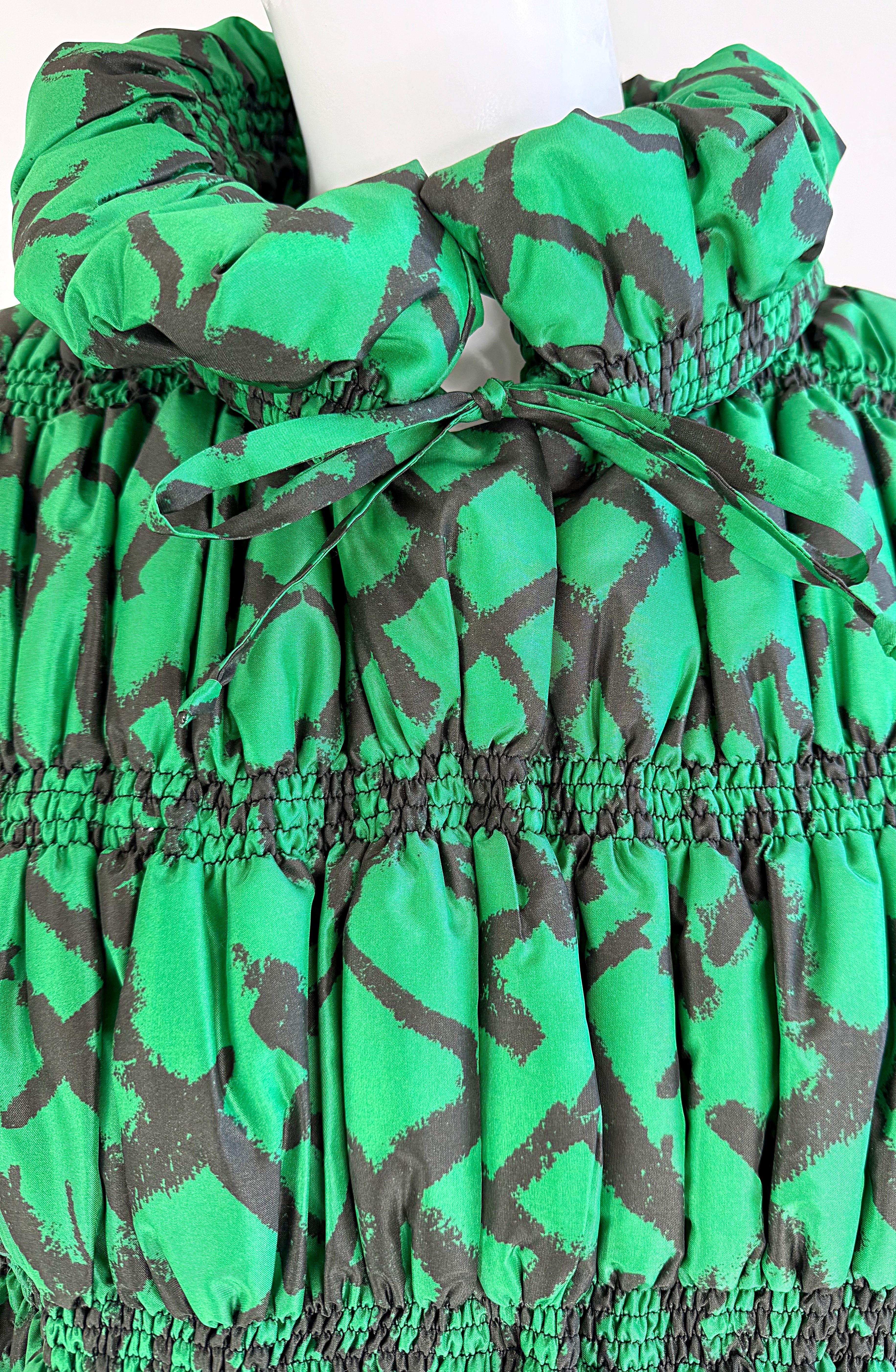 Oscar de la Renta Size XL Silk Kelly Green Black Abstract Print Puffer Vest For Sale 3