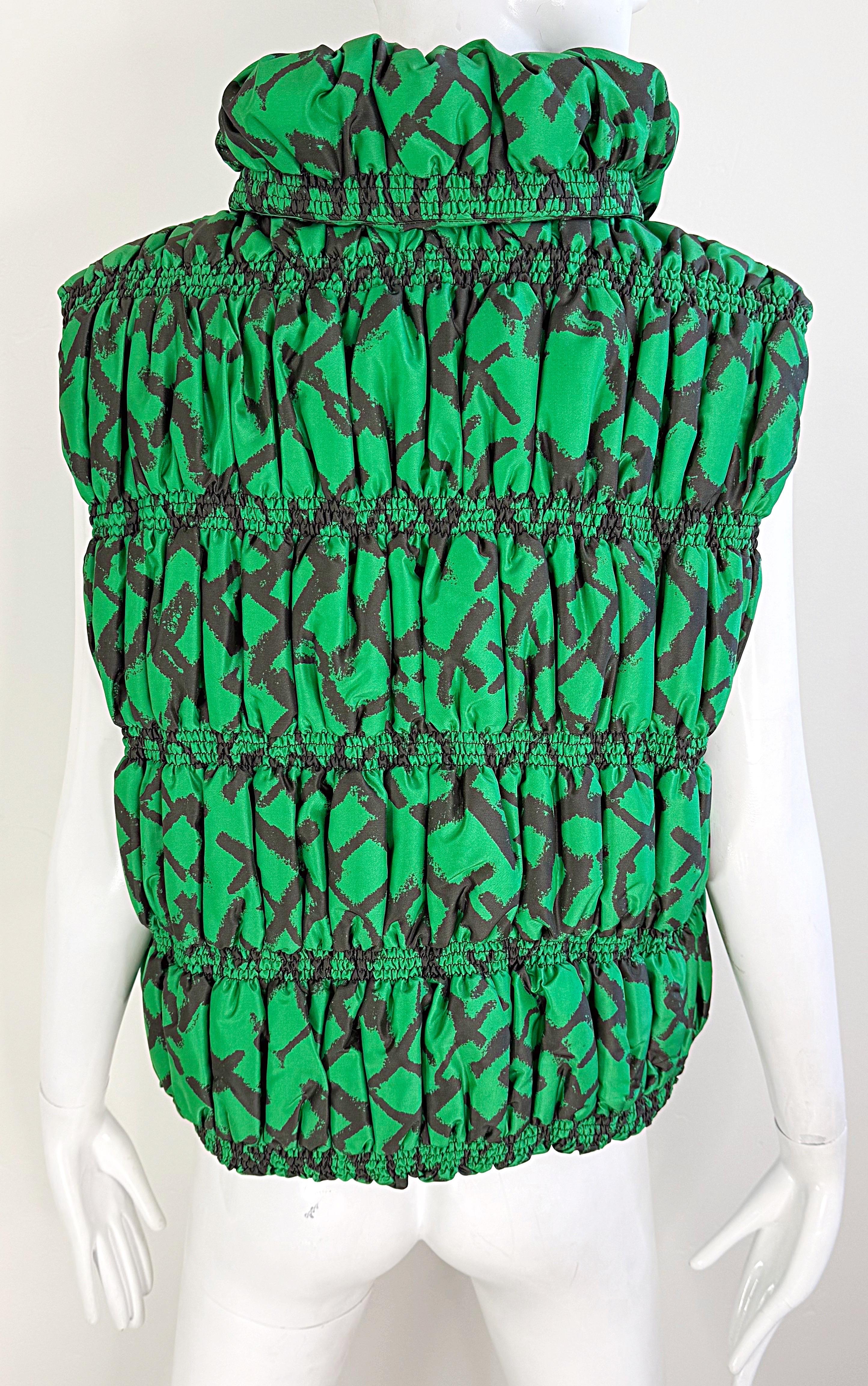 Oscar de la Renta Size XL Silk Kelly Green Black Abstract Print Puffer Vest For Sale 4