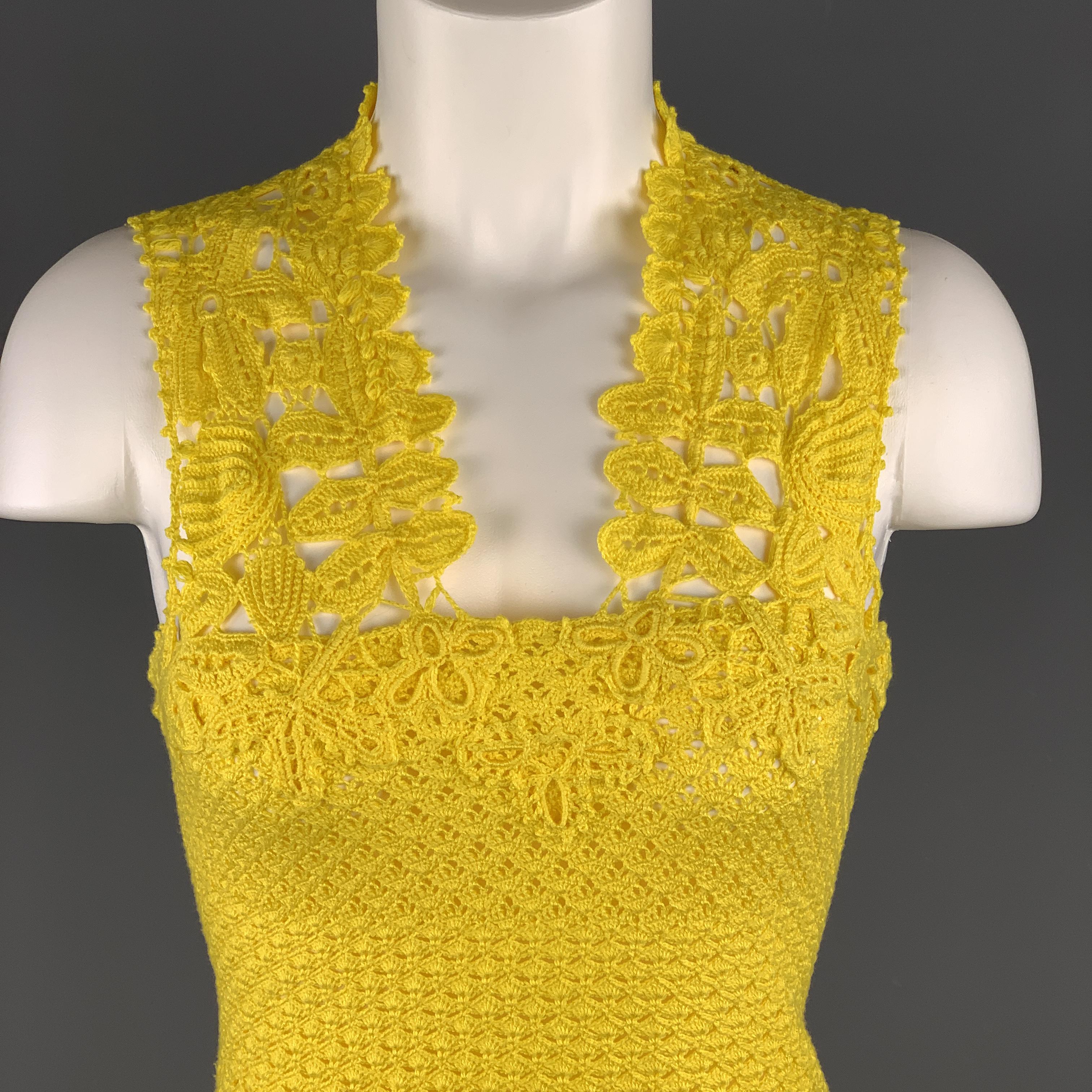 OSCAR DE LA RENTA dress comes in bold yellow hand knitted cotton crochet lace with a squared off V neck line, fit fare silhouette, and silk slip. 

Excellent Pre-Owned Condition.
Marked: XS/TP

Measurements:

Shoulder: 13 in.
Bust: 33 in.
Waist: 27