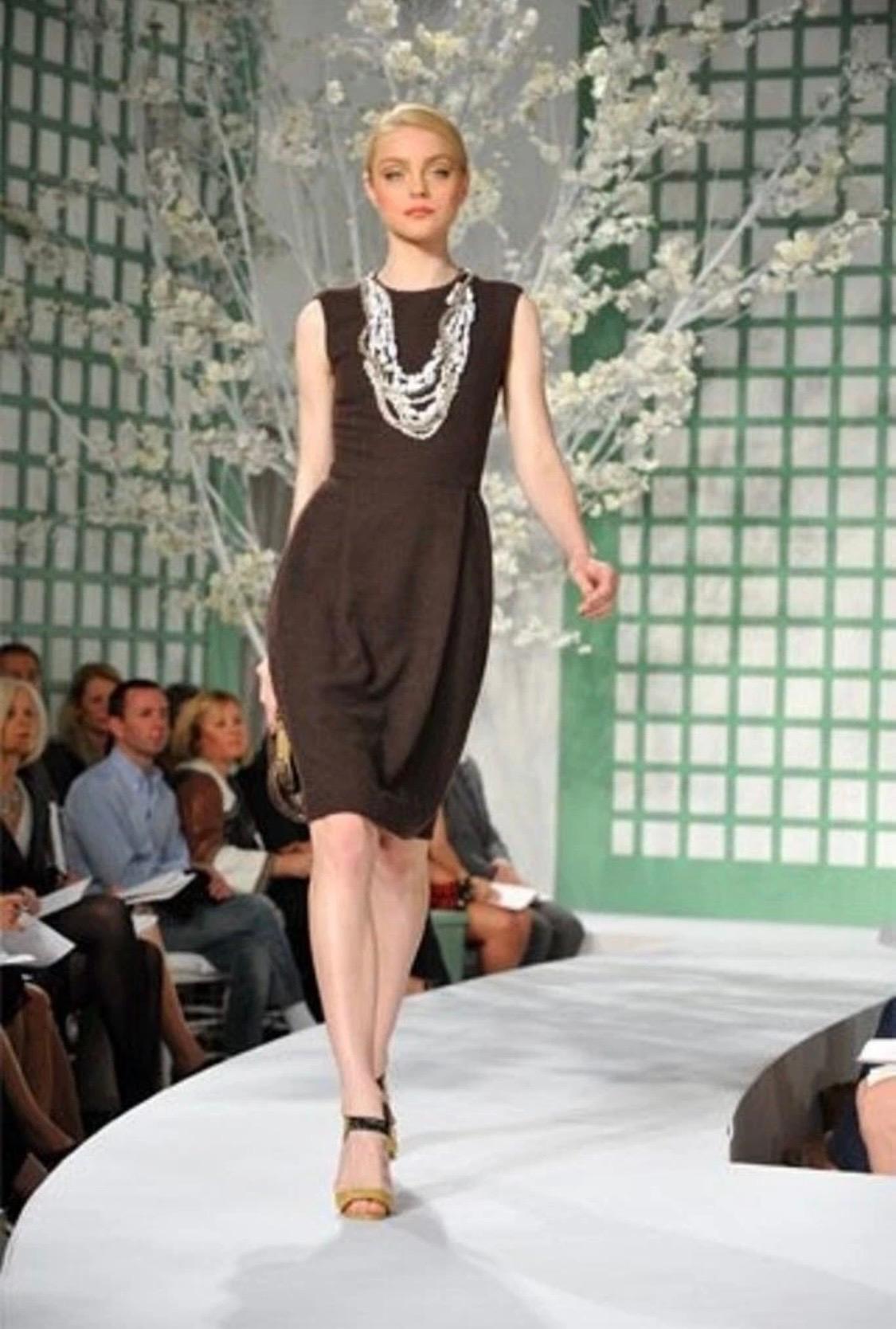 Oscar De La Renta Spektakulär Hand Perlen und Silber Braun Kleid Größe 4 im Angebot 15