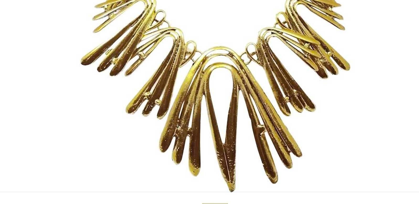 Oscar De La Renta Spike Bib Necklace In Excellent Condition For Sale In New York, NY