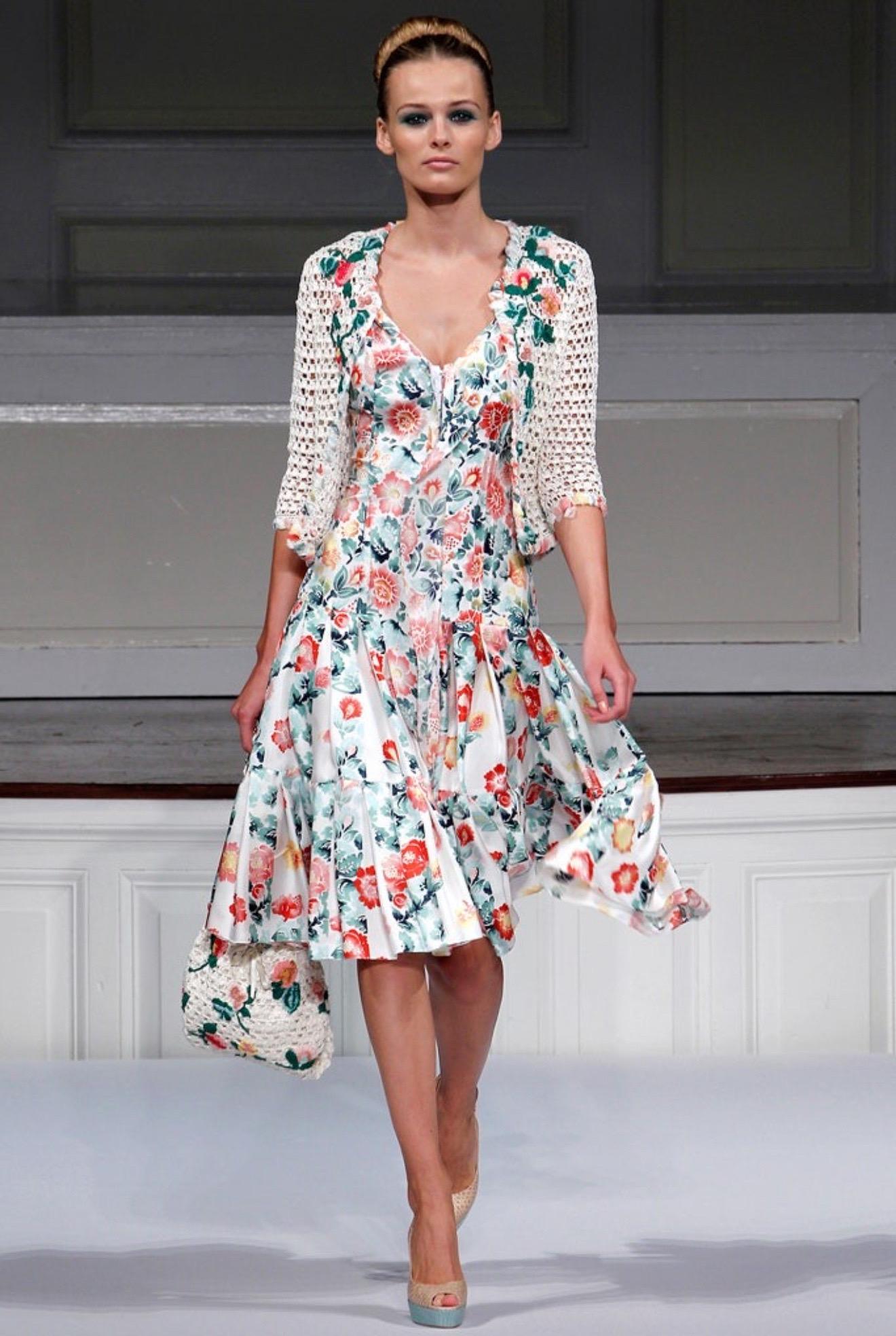 Beige Oscar de la Renta Spring 2011 Runway Size 8 Silk Watercolor Peony Floral Dress For Sale