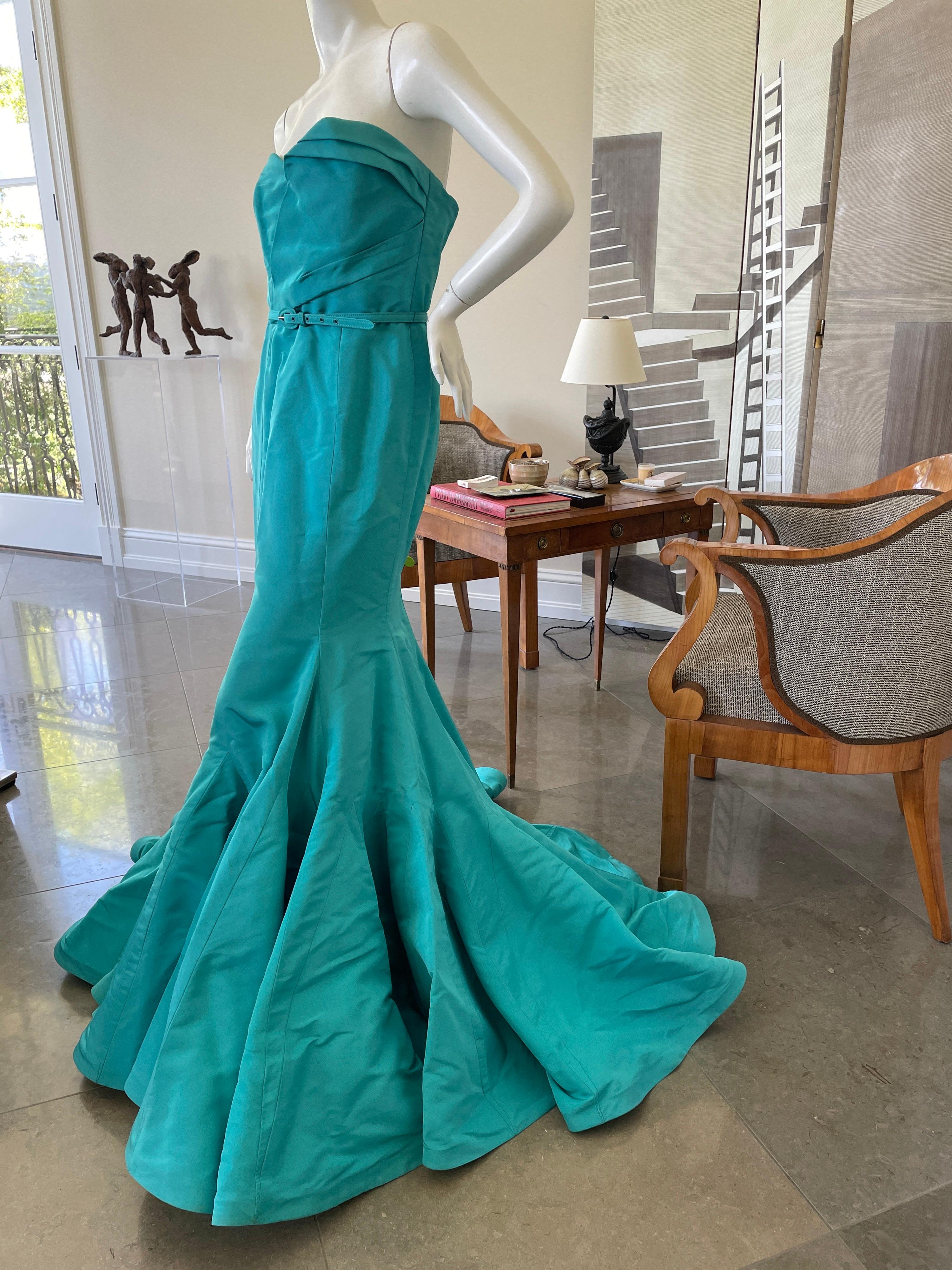 Oscar de la Renta Striking Strapless Robin's Egg Blue Silk Taffeta Mermaid Dress In Excellent Condition For Sale In Cloverdale, CA
