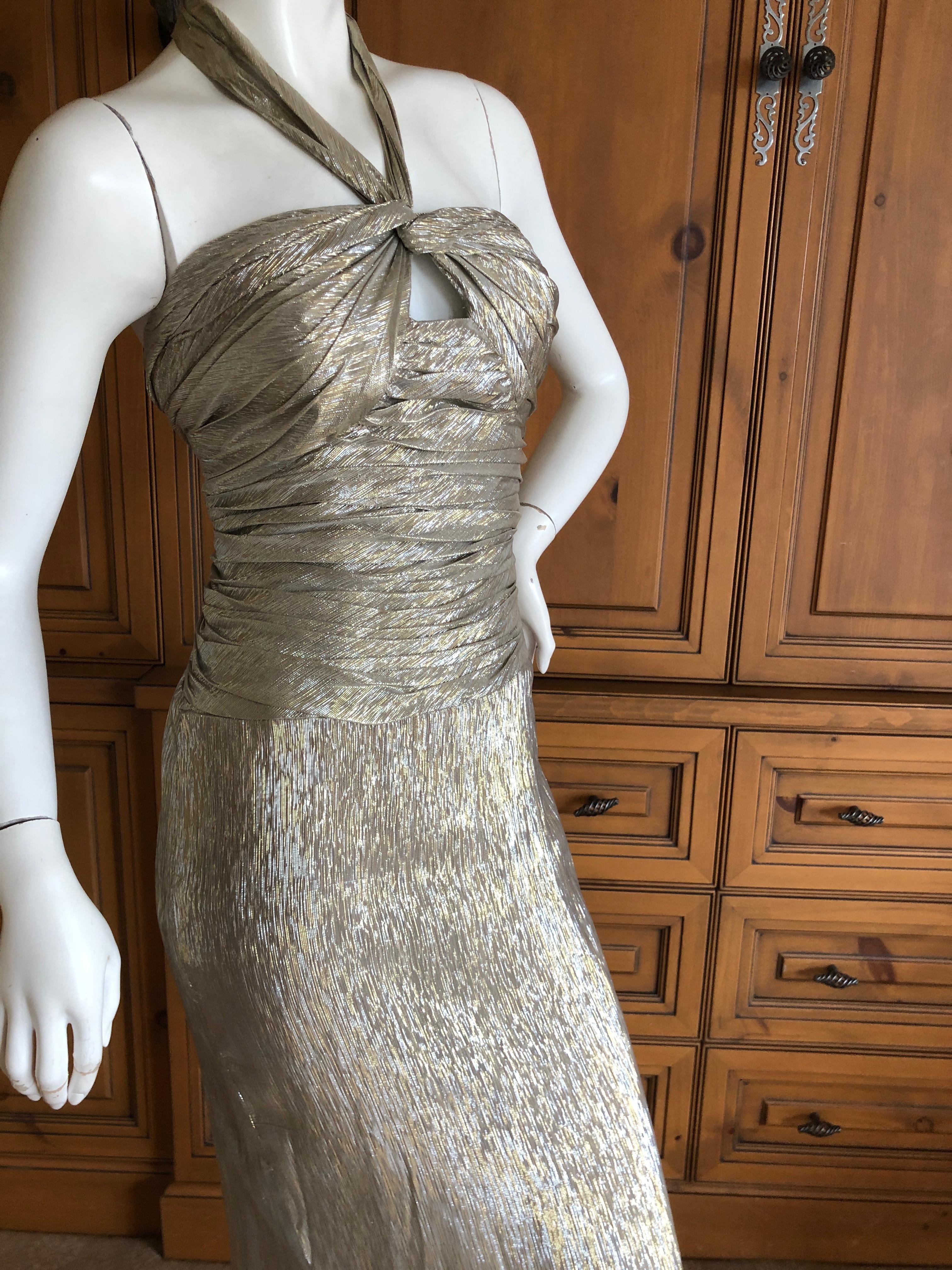 Oscar de la Renta Stunning Metallic Silk Halter Style w Keyhole Evening Dress  In Excellent Condition For Sale In Cloverdale, CA