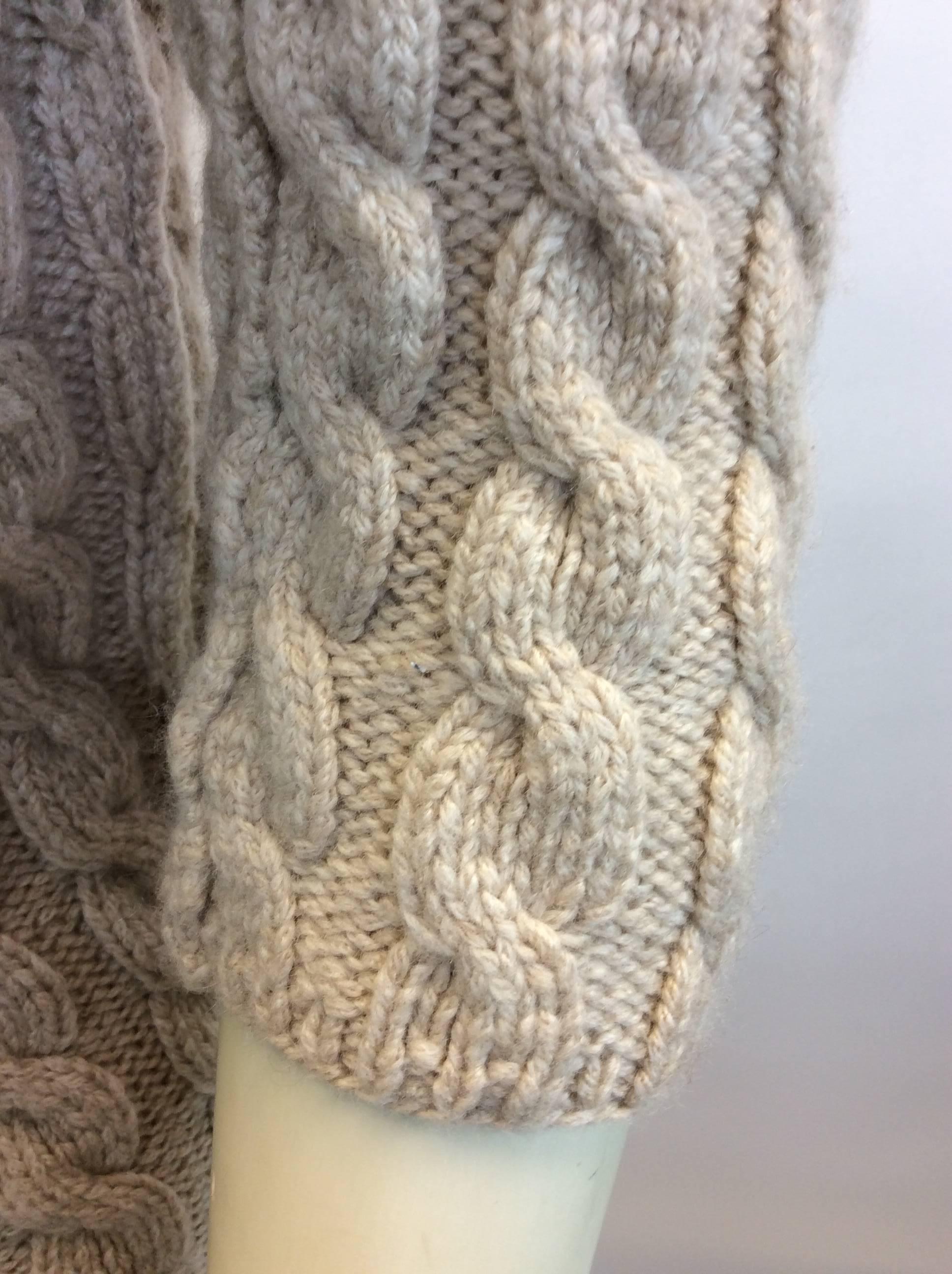 Oscar de la Renta Tan Cashmere Cable Knit Sweater For Sale 1
