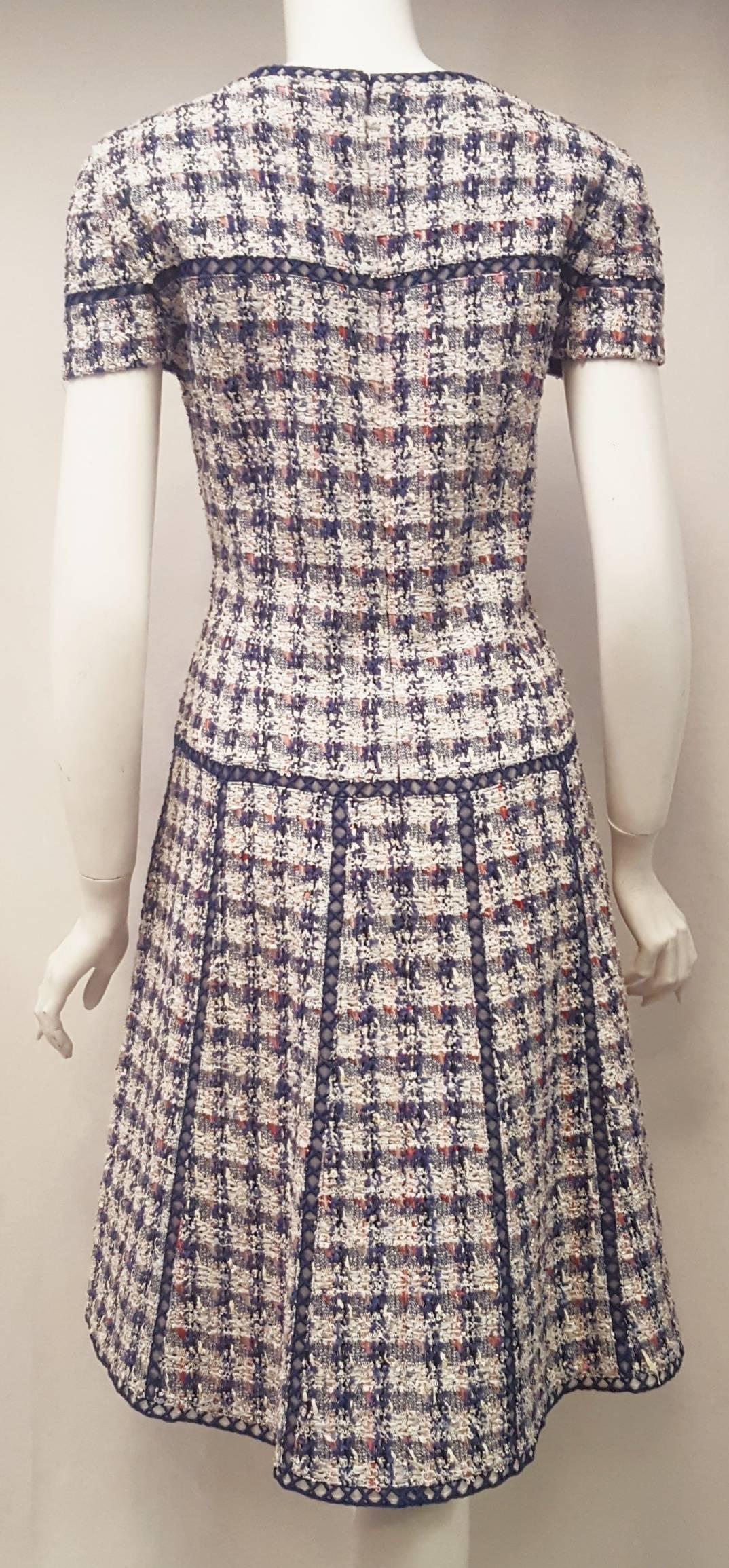 Gray Oscar de la Renta Tweed Blue, Pink & Beige Short Sleeve A Line Dress Size 14 US For Sale