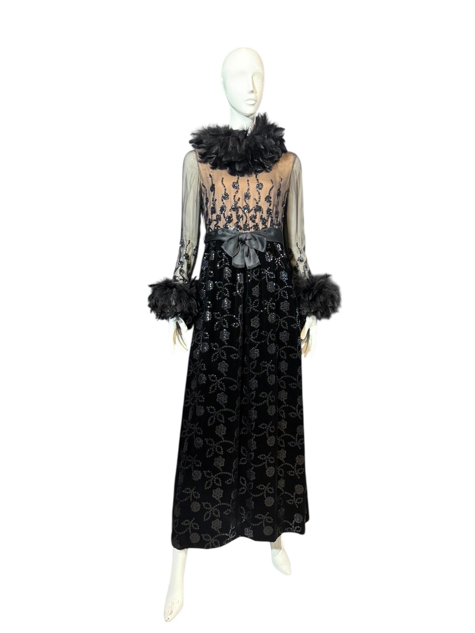 Oscar De La Renta Velvet Couture 1970 Pailletten-Straußenfeder-Kleid (Vogue mag) im Angebot 5