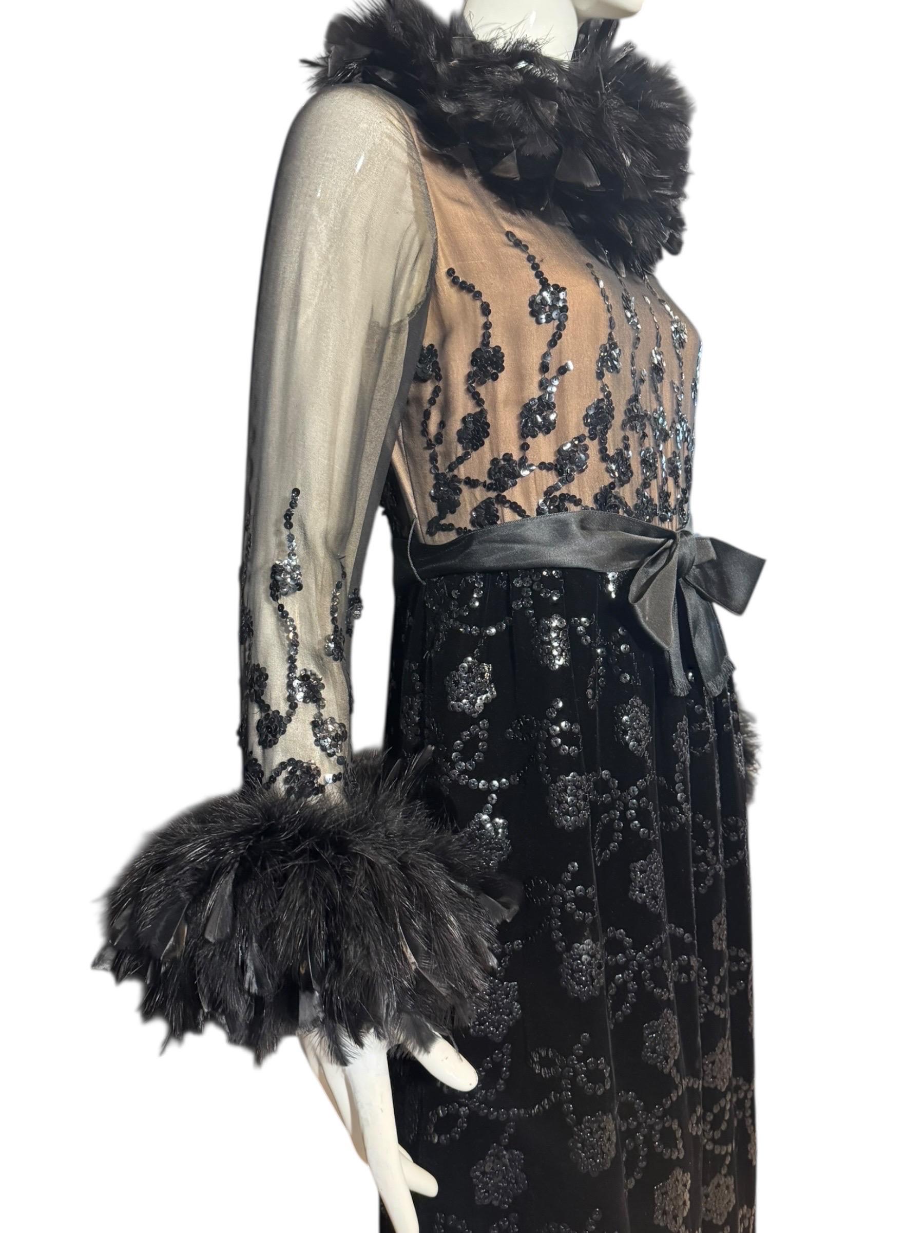 Oscar De La Renta Velvet Couture 1970 Pailletten-Straußenfeder-Kleid (Vogue mag) Damen im Angebot