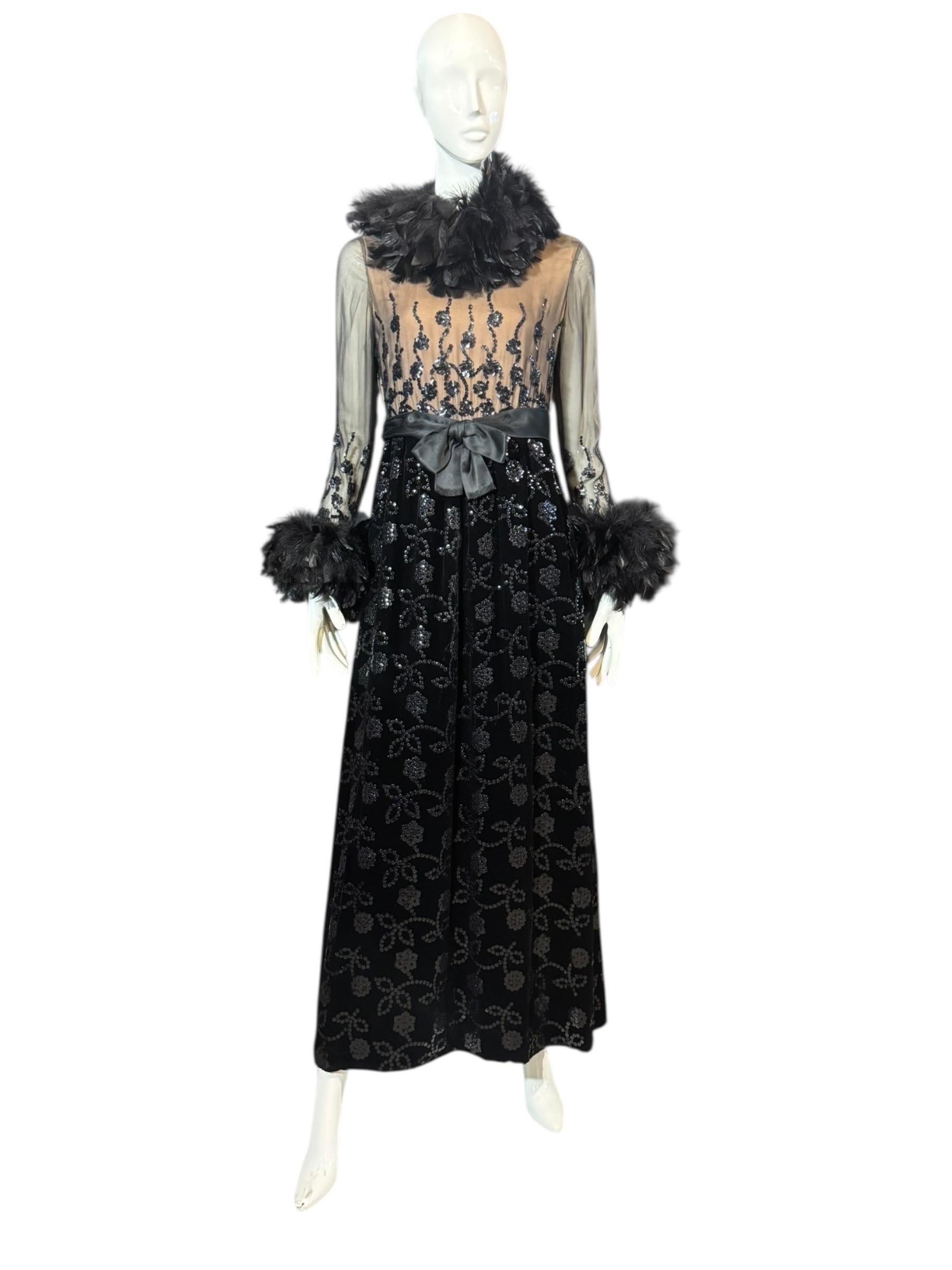 Oscar De La Renta Velvet Couture 1970 Pailletten-Straußenfeder-Kleid (Vogue mag) im Angebot 2