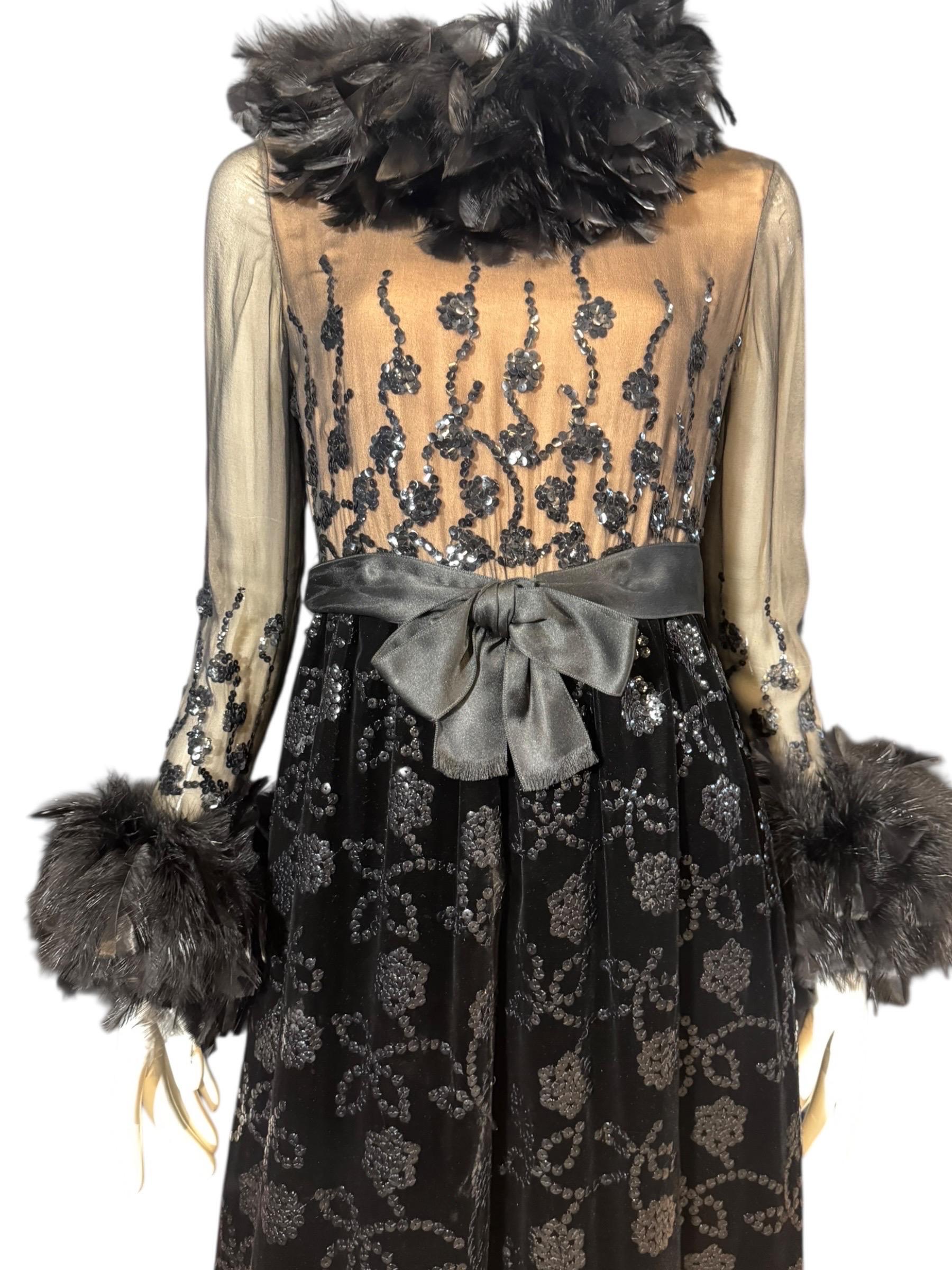 Oscar De La Renta Velvet Couture 1970 Pailletten-Straußenfeder-Kleid (Vogue mag) im Angebot 4