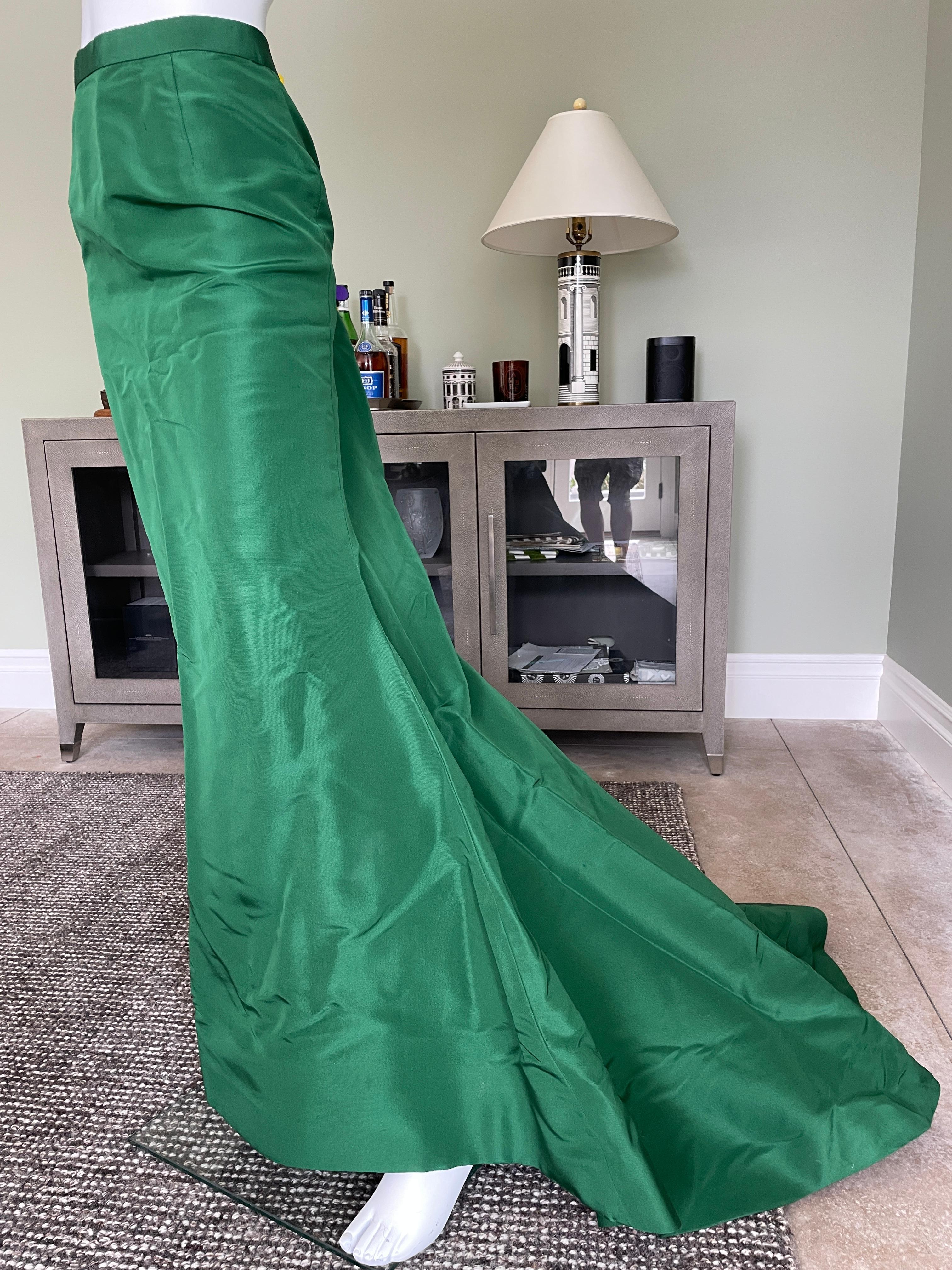 Oscar de la Renta Vintage 1980's Green Silk Taffeta Ball Skirt w Fishtail Train In Excellent Condition For Sale In Cloverdale, CA