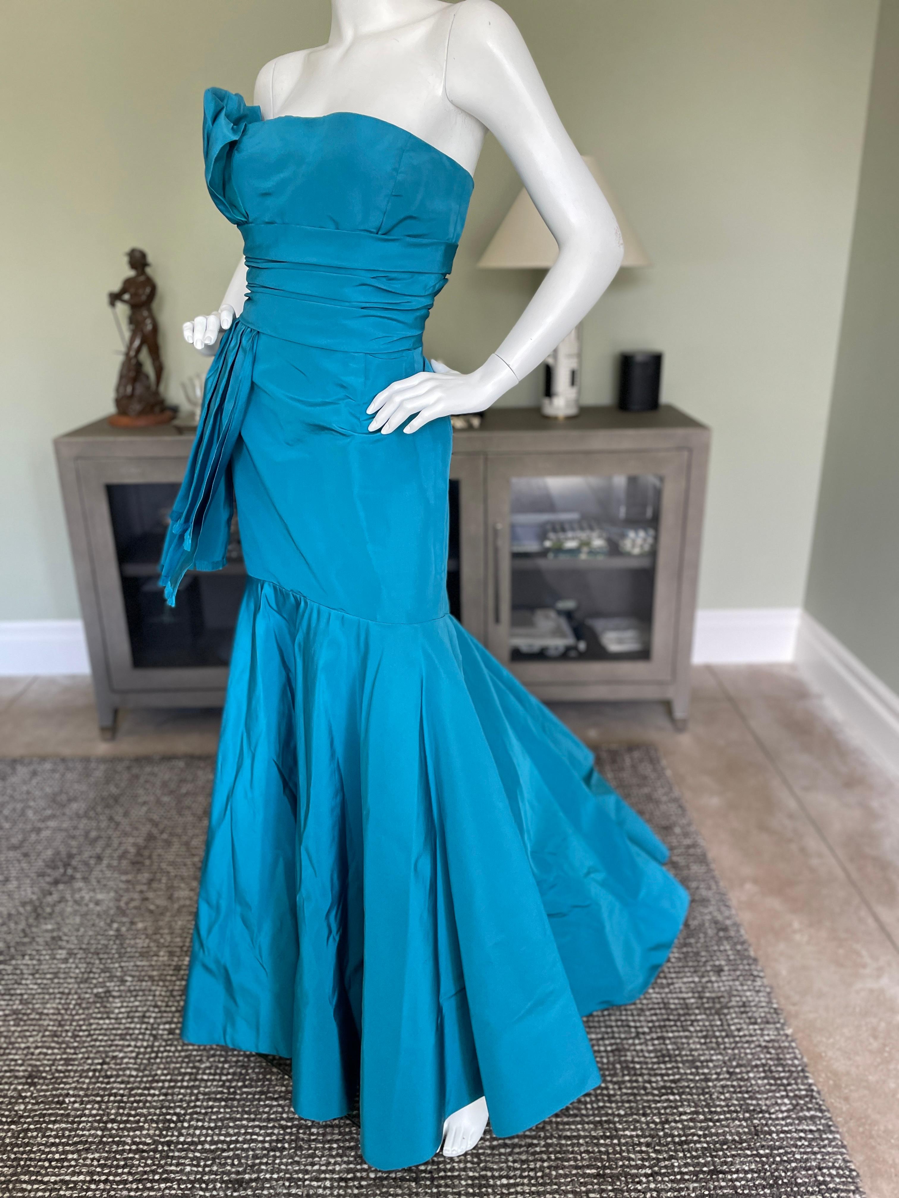 Oscar de la Renta Vintage 1990's Strapless Blue Taffeta Mermaid Dress with Train In New Condition For Sale In Cloverdale, CA