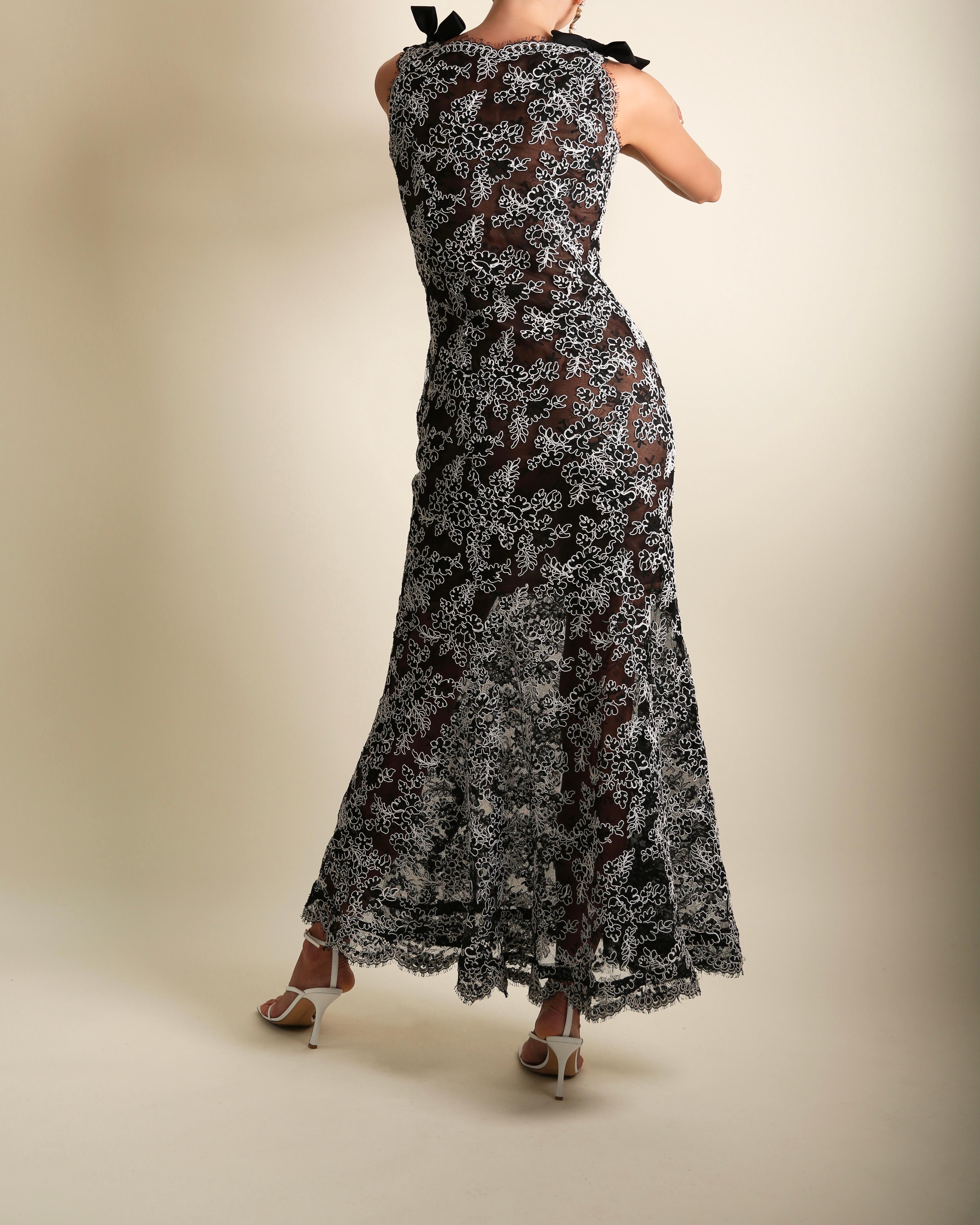 Oscar de la Renta vintage black white lace floral embroidered gown maxi dress 1