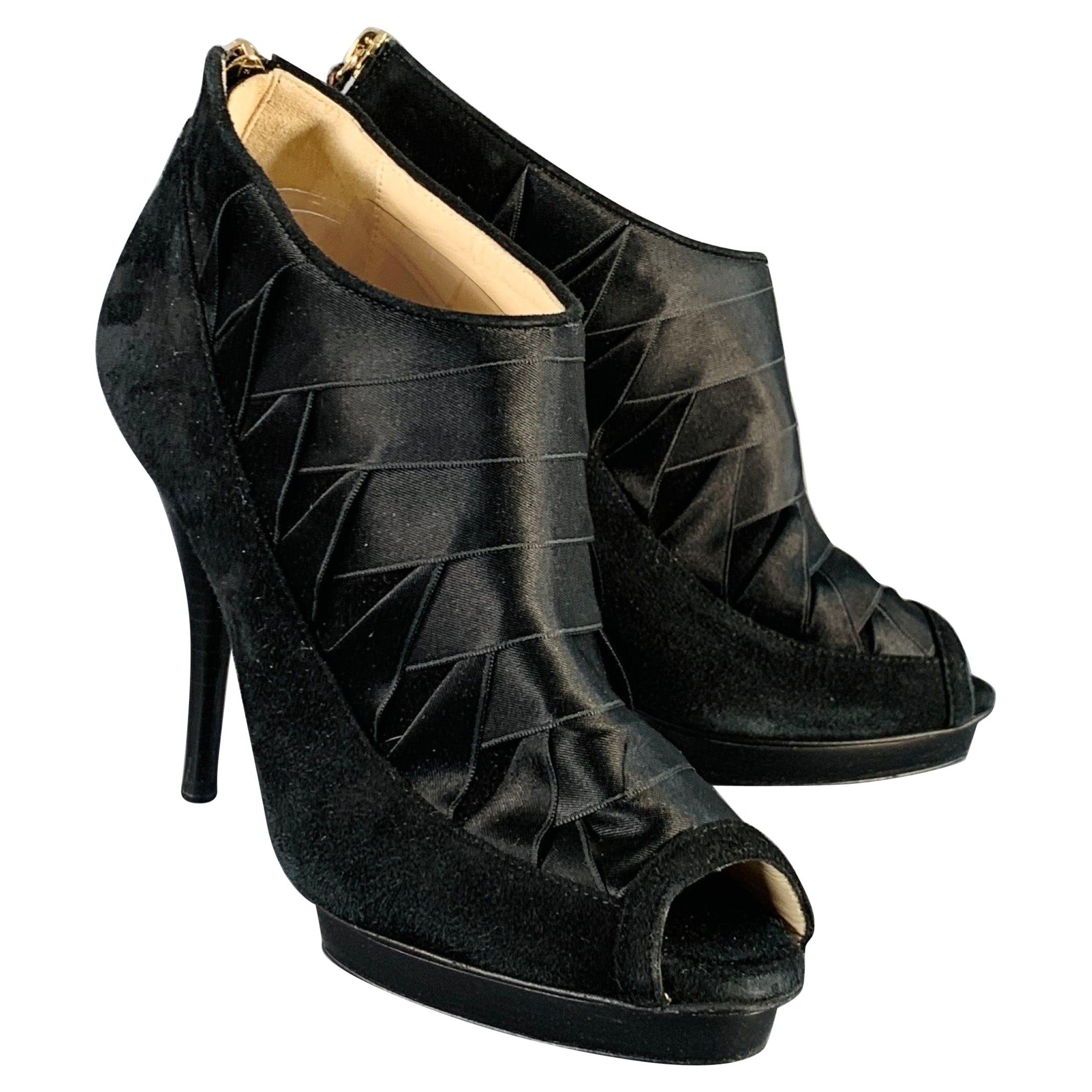 OSCAR DE LA RENTA Vintage Herbst 2009 Größe 6 Schwarzes Wildleder Satin gewebt Stiletto Booties im Angebot