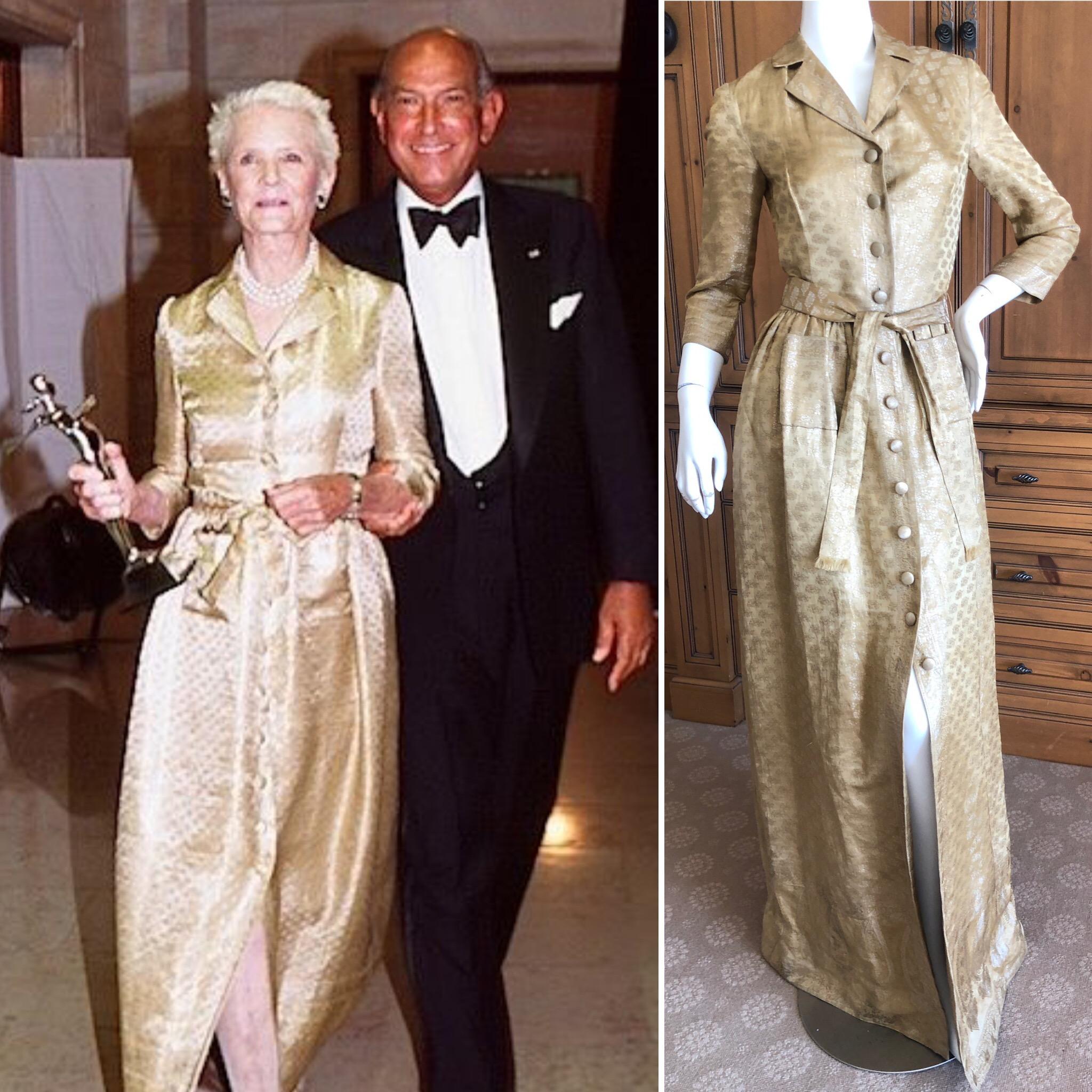 Oscar de la Renta Vintage Golden Brocade Dress as worn by CZ Guest to CFDA Award where she was honored with a Style Icon Lifetime Achievement Award.
See photos of Oscar and CZ leaving the CFDA Stage, bot looking radiant.
Simply Stunning. Please use