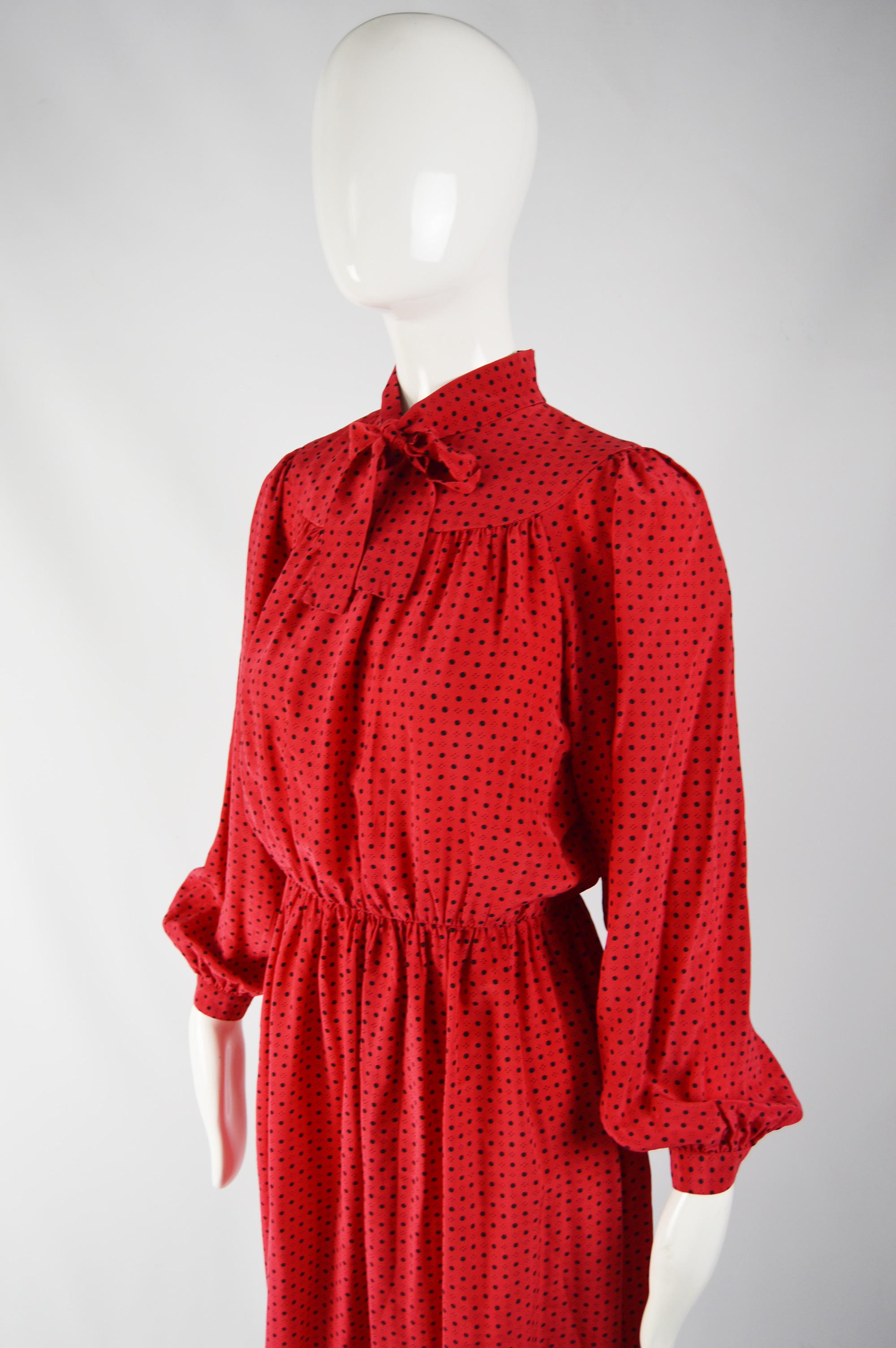 Oscar de la Renta Vintage Red Silk Puffed Sleeve Dress In Excellent Condition For Sale In Doncaster, South Yorkshire
