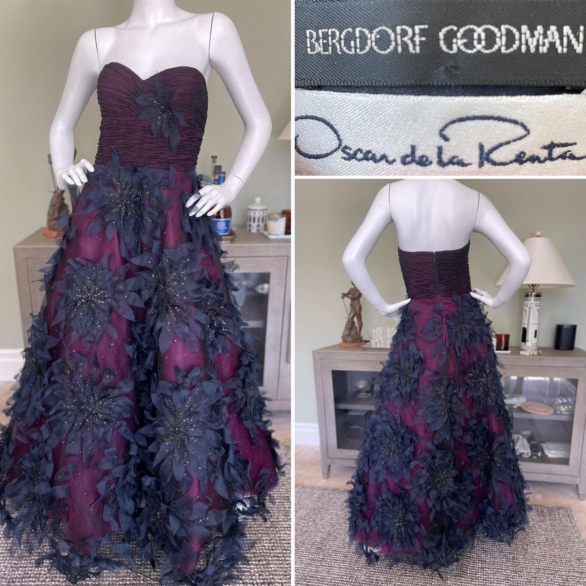 Oscar de la Renta Exquisite Vintage Strapless Ball Gown with 15 Tulle Petticoats
Stunning. Please use the zoom feature to see all the remarkable details.
Ruched corset bodice with 15 layers of tulle petticoats, Hot Pink and Navy Blue , with