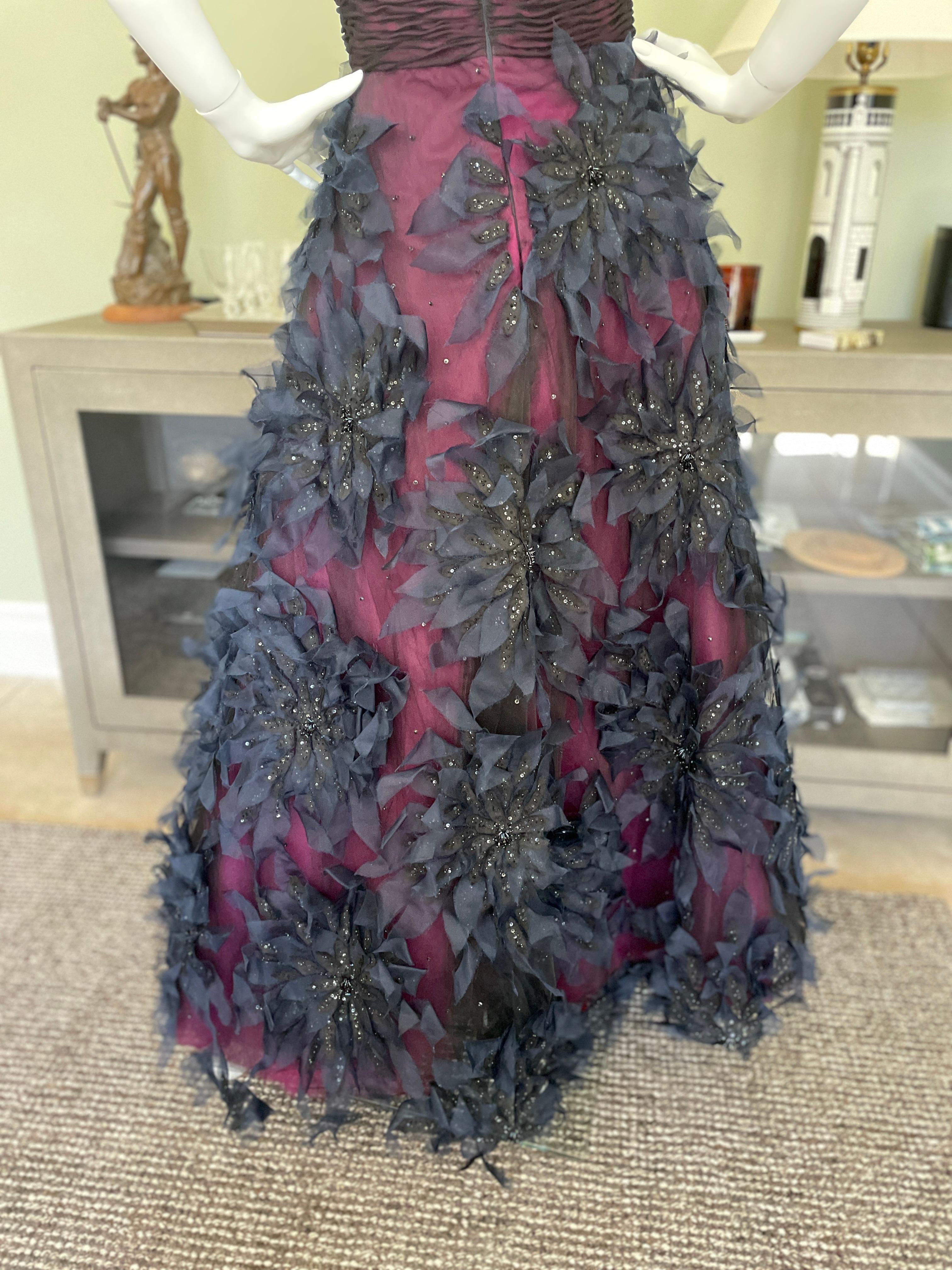 Oscar de la Renta Vintage Strapless Floral Applique Ball Gown w 15  Petticoats In Excellent Condition For Sale In Cloverdale, CA