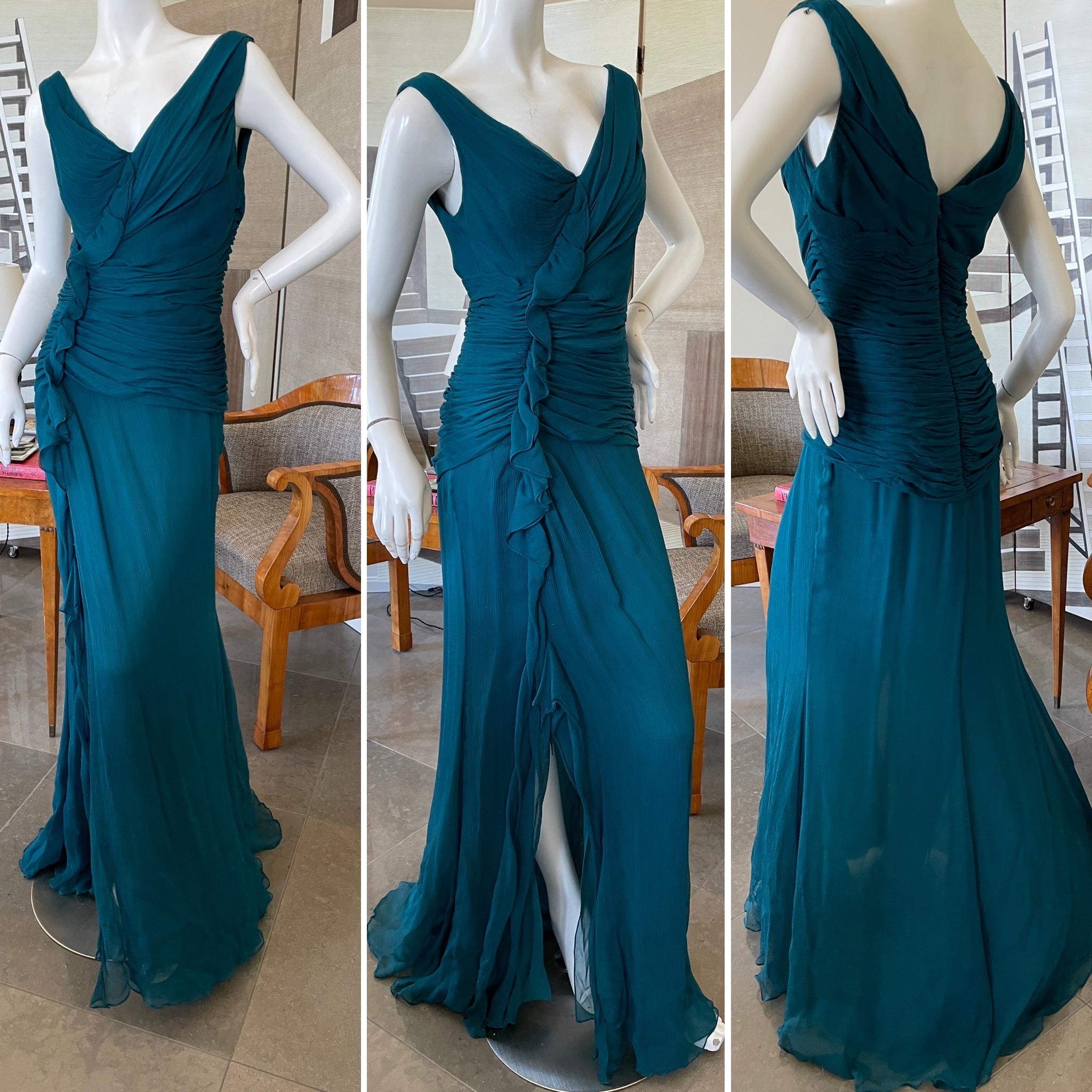 Oscar de la Renta Elegant Teal Blue Silk Shirred Evening Dress
  Stunning. Please use the zoom feature to see all the details.
 Size 8
Bust 38