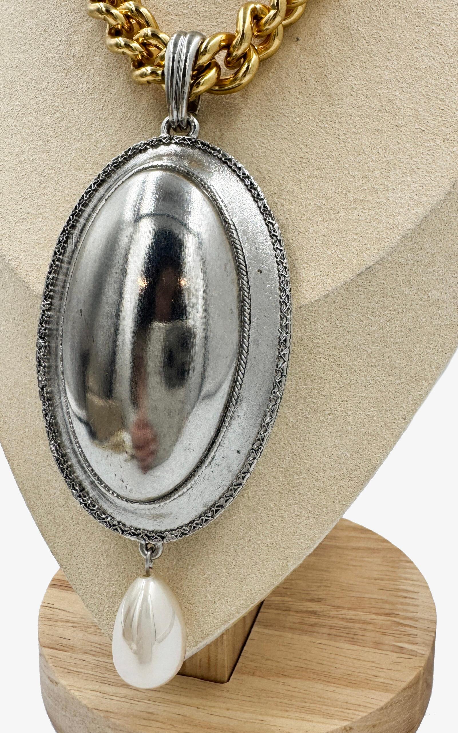 Oscar de la Renta vintage two-tone pendant necklace In Good Condition For Sale In New York, NY