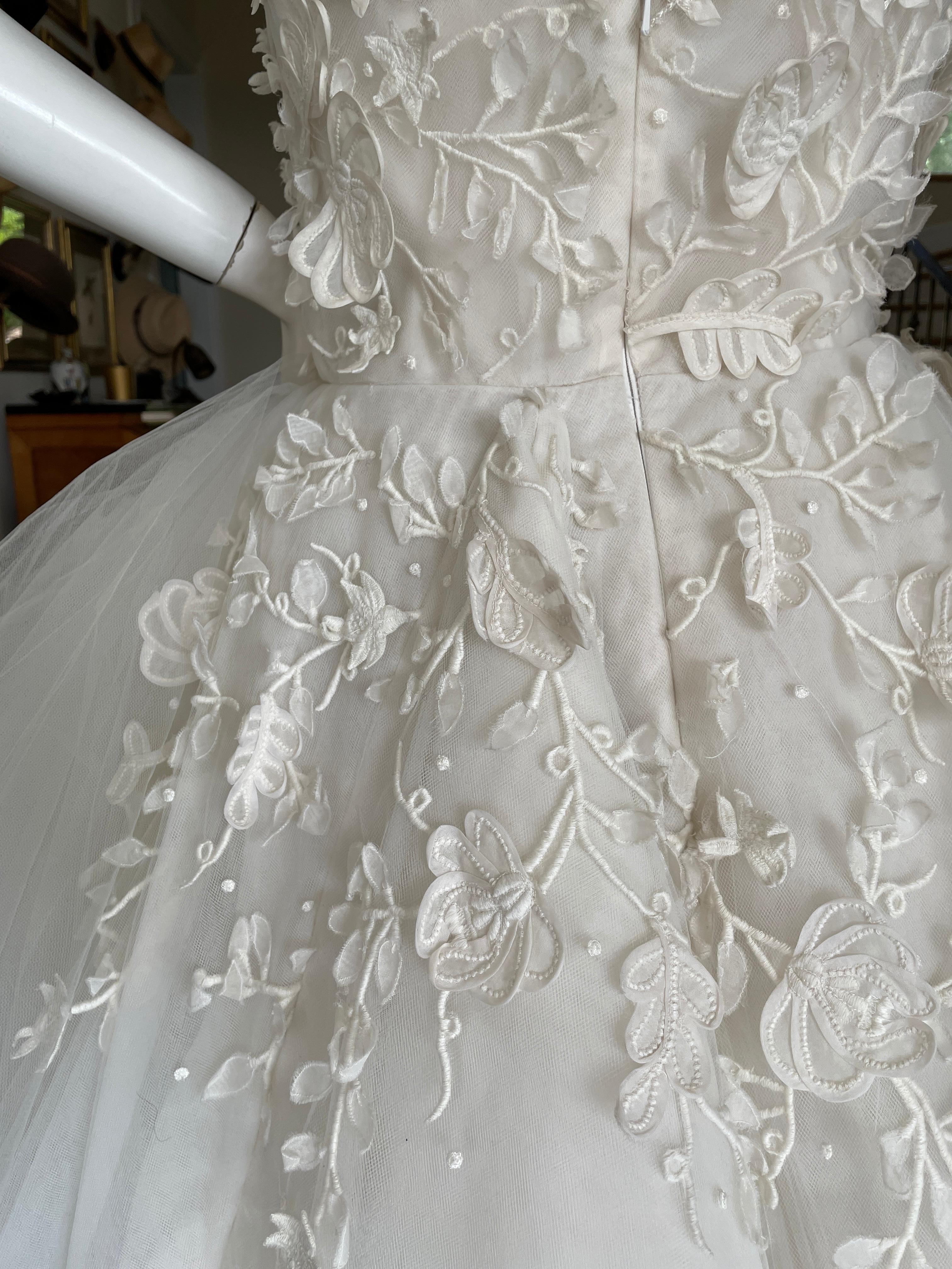 Oscar de la Renta Vintage Wedding Dress with Floral Applique For Sale 3
