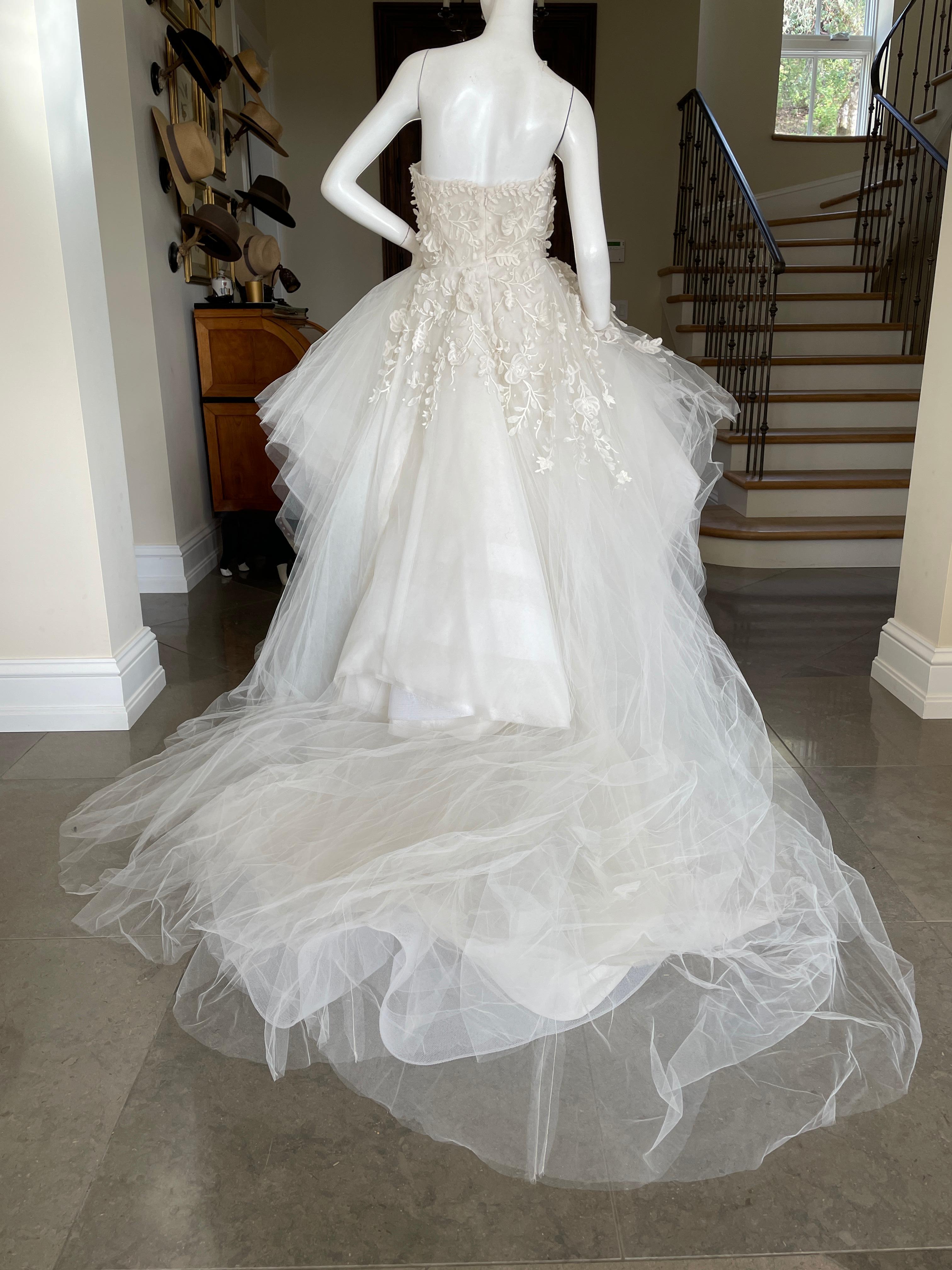 Oscar de la Renta Vintage Wedding Dress with Floral Applique For Sale 1