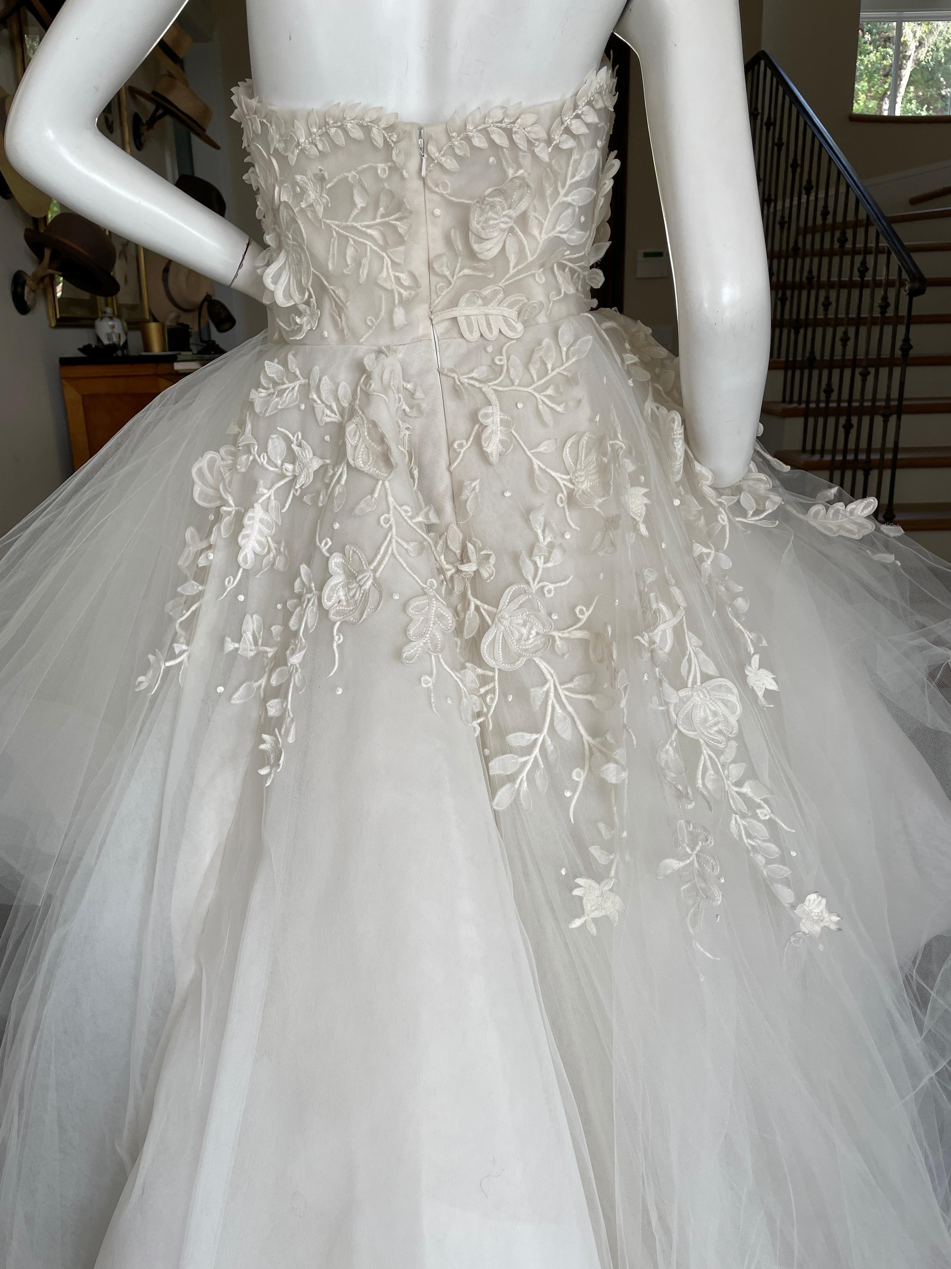Oscar de la Renta Vintage Wedding Dress with Floral Applique For Sale 2