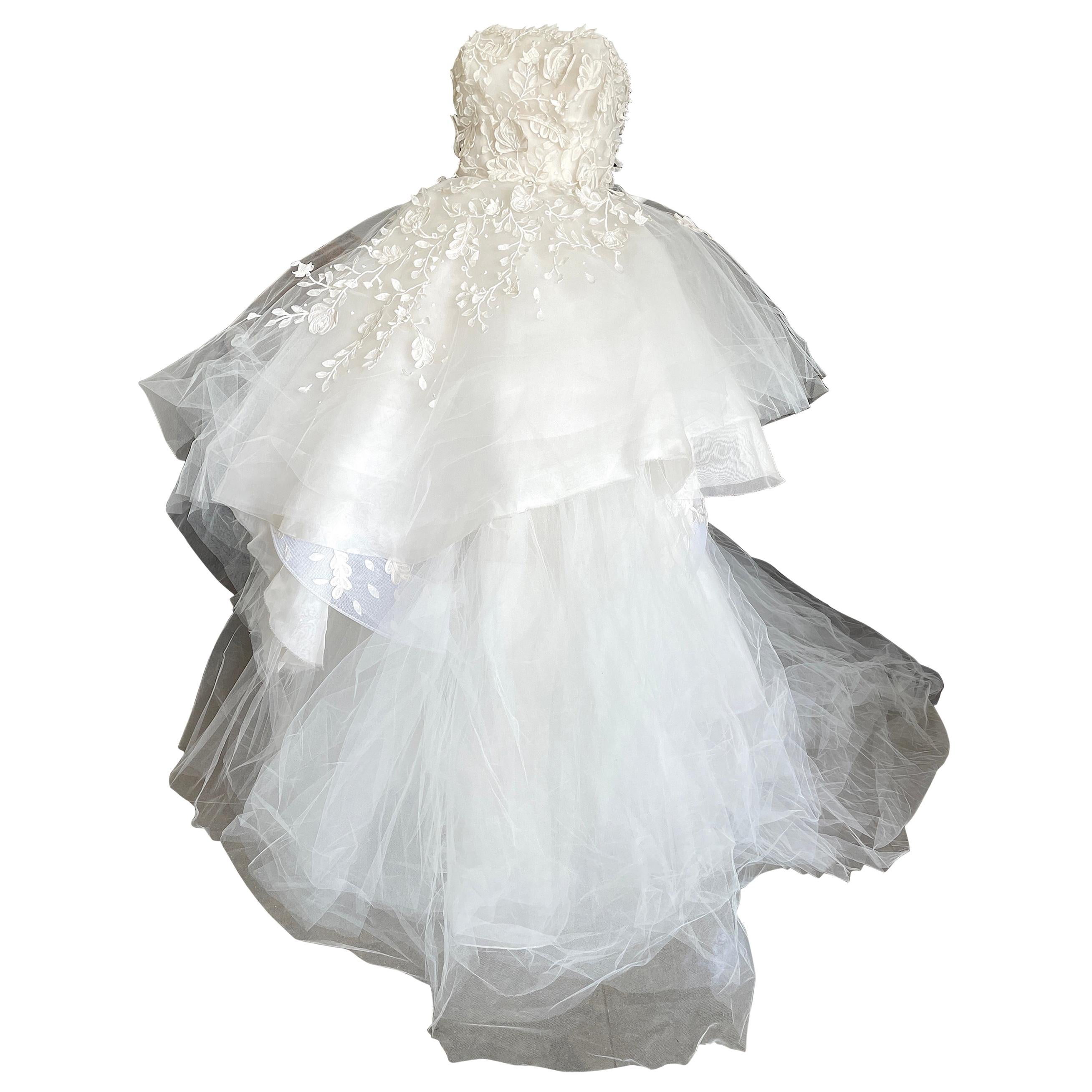 Oscar de la Renta Vintage Wedding Dress with Floral Applique For Sale