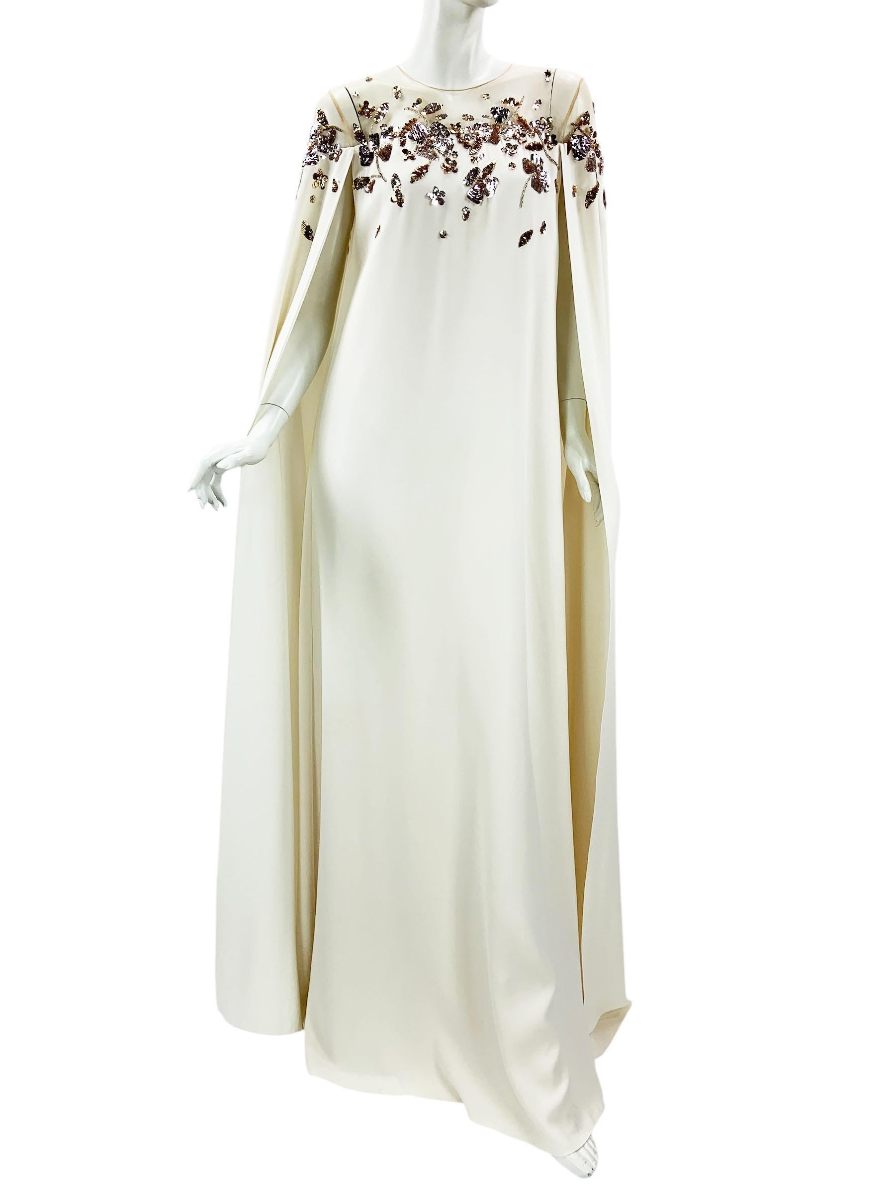  Oscar de la Renta's stunning gown is for those extra special occasions.
Designer size XS ( oversized, please check our measurements )
Cape-effect embellished tulle-trimmed stretch-silk crepe gown. A - Line silhouette.
It's crafted from flowing
