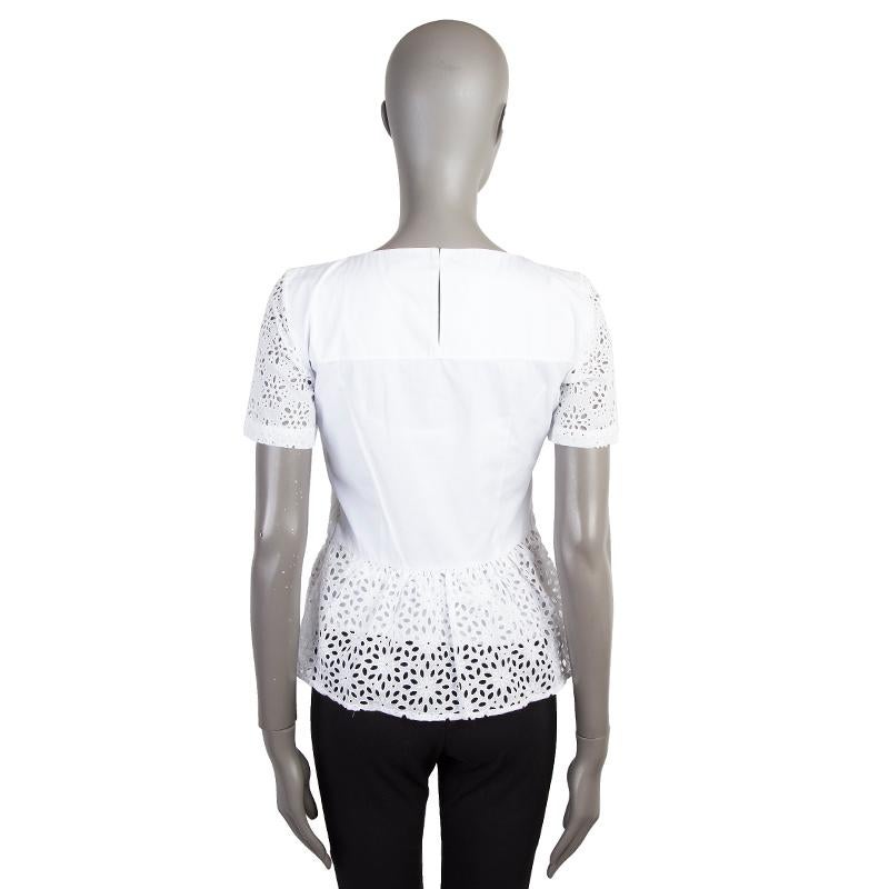 OSCAR DE LA RENTA white cotton BRODERIE ANGLAISE Short Sleeve Blouse Shirt 2 XS In Excellent Condition In Zürich, CH