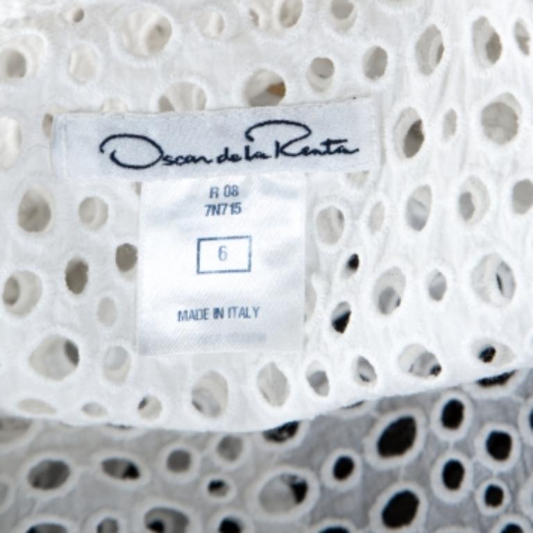 Grigio Oscar de la Renta White Eyelet Lace Ruffle Detail Top M in vendita