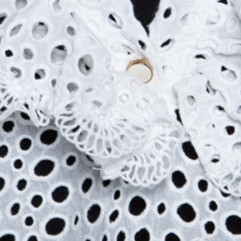Oscar de la Renta White Eyelet Lace Ruffle Detail Top M In condizioni buone in vendita a Dubai, Al Qouz 2