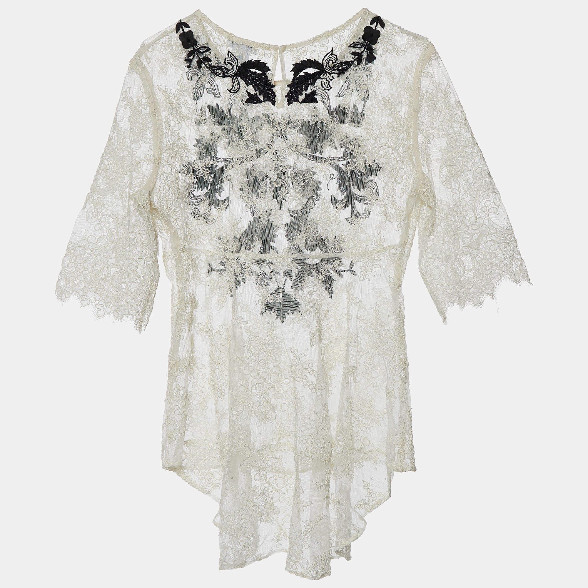 Find great style and comfort while wearing this designer top. Tailored using the best fabrics the creation has been given immense detail. Style it with a pair of jeans and flats.