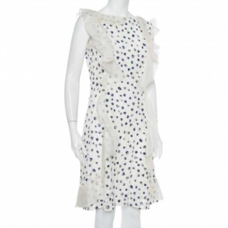 This Oscar de la Renta creation is not a simple white dress. It is formed into an elegant shape using lace and beautified with painted effect all over, sheer ruffle trims, and pleated panels. Secured by a back zipper, the dress can be complemented