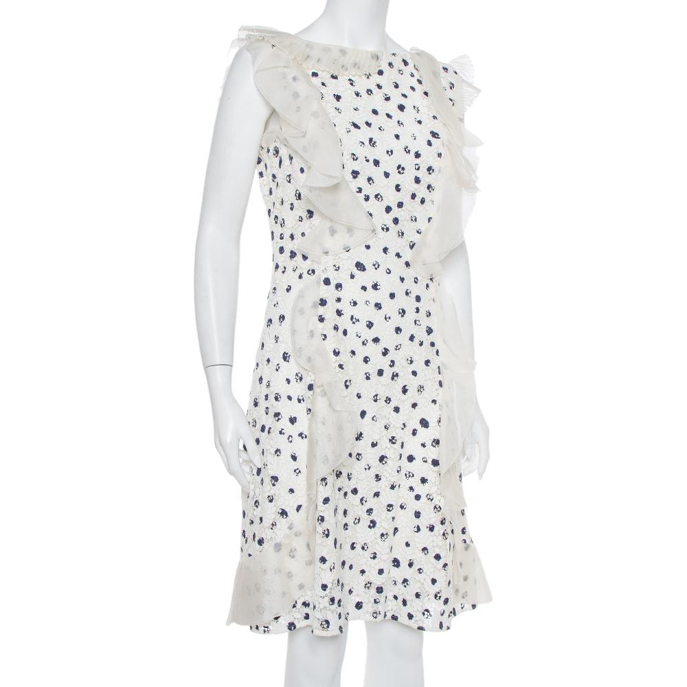This Oscar de la Renta creation is not a simple white dress. It is formed into an elegant shape using lace and beautified with painted effect all over, sheer ruffle trims, and pleated panels. Secured by a back zipper, the dress can be complemented