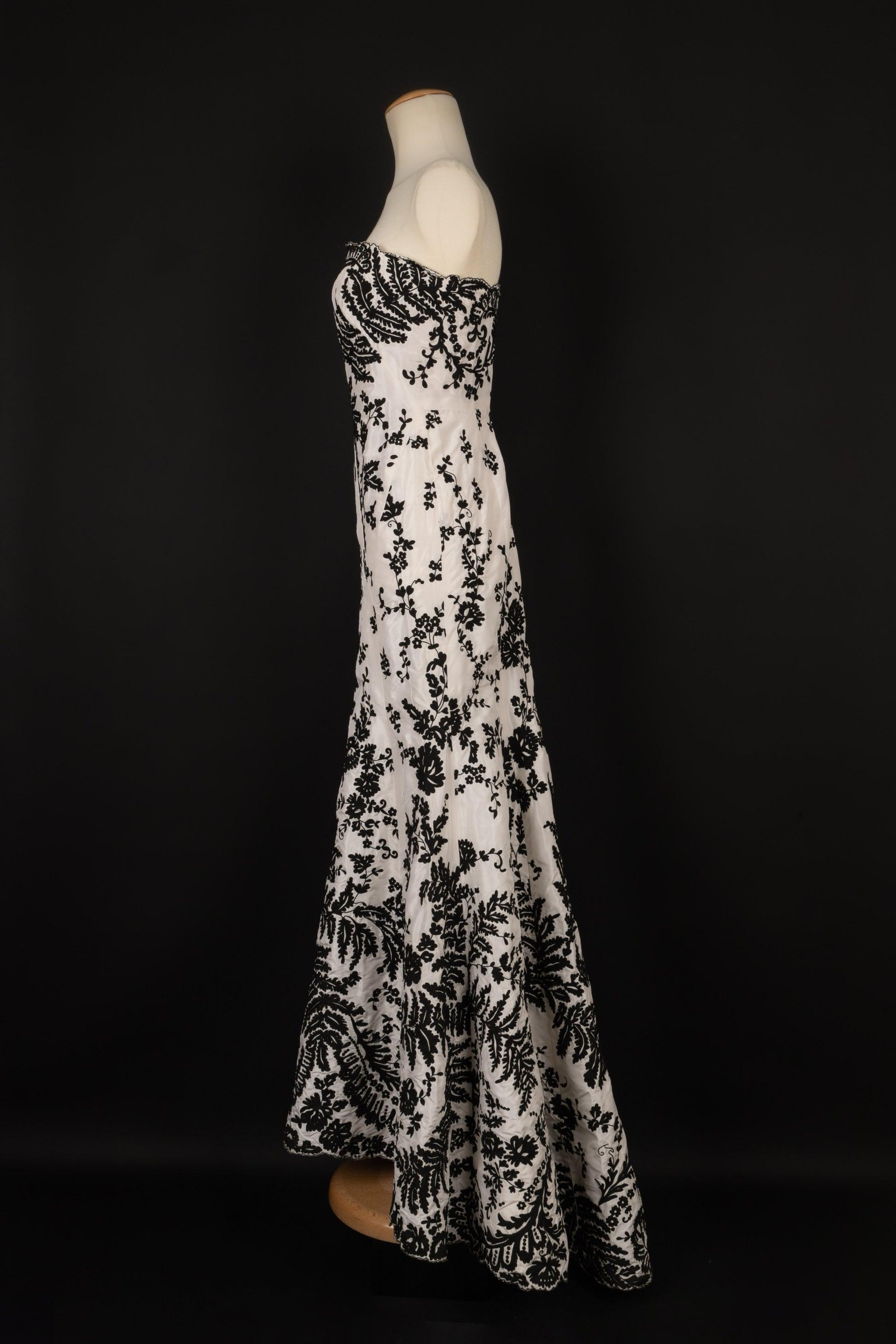 Women's Oscar De La Renta White Silk Bustier Long Dress with Appliqués