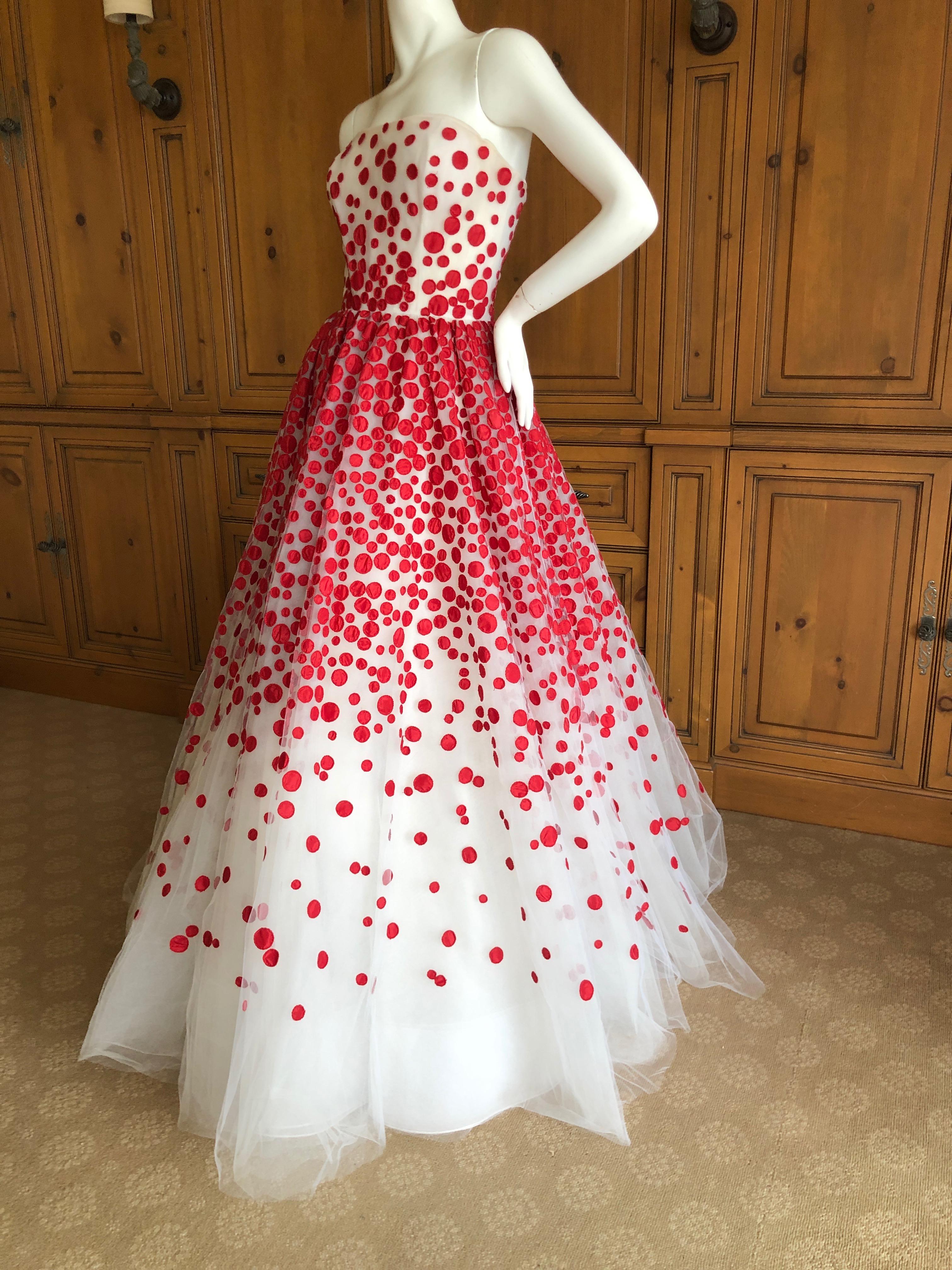 Oscar de la Renta White Tulle Polka Dot Evening Gown in Hard to Find Size 12 In Excellent Condition In Cloverdale, CA