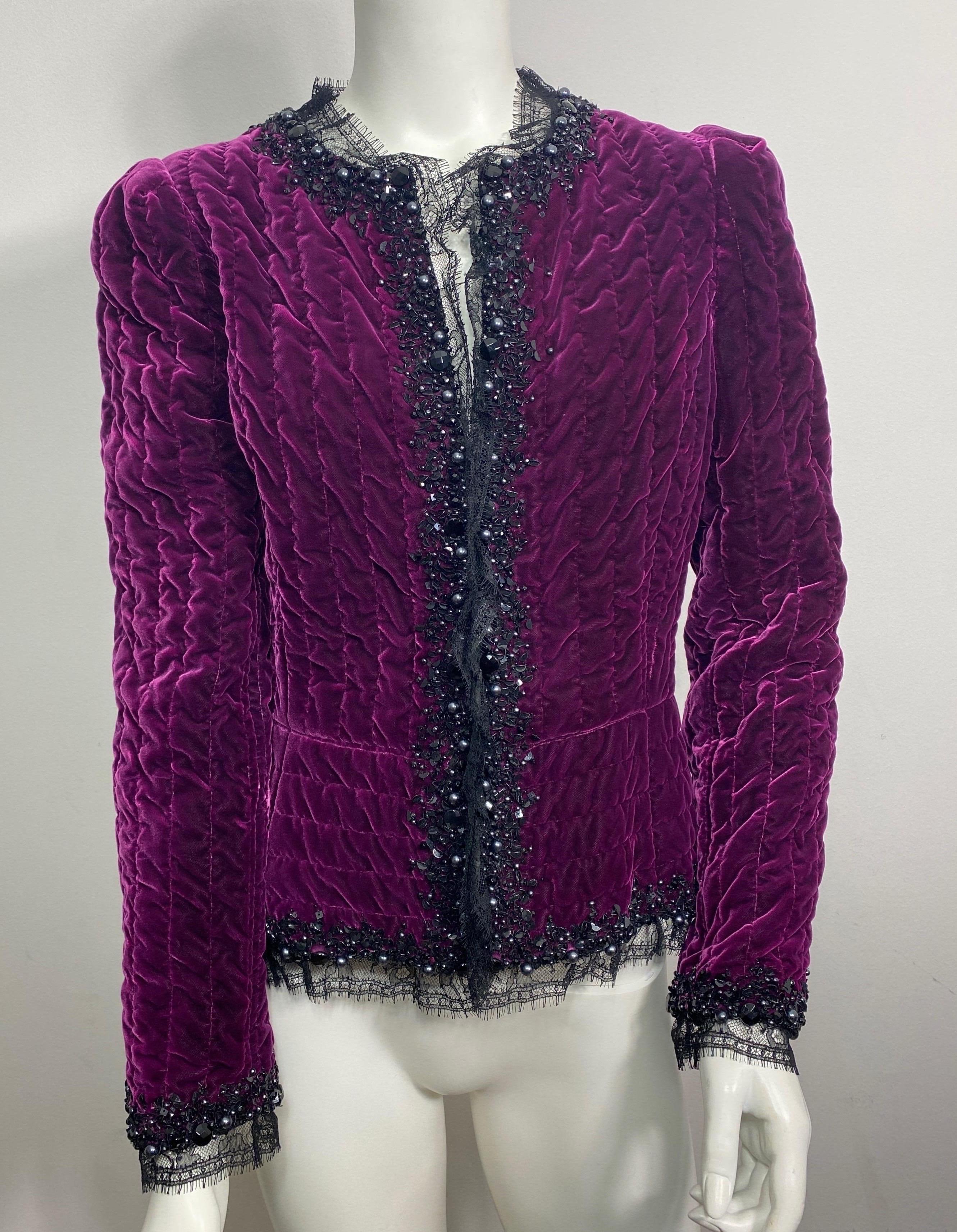 Oscar de la Renta Wine Quilted Velvet Jacket - Size 8   This gorgeous Oscar de la Renta evening jacket would be an amazing addition to any Oscar lovers out there. The jacket is full lined in black silk, is made of a beautiful wine/cherry colored