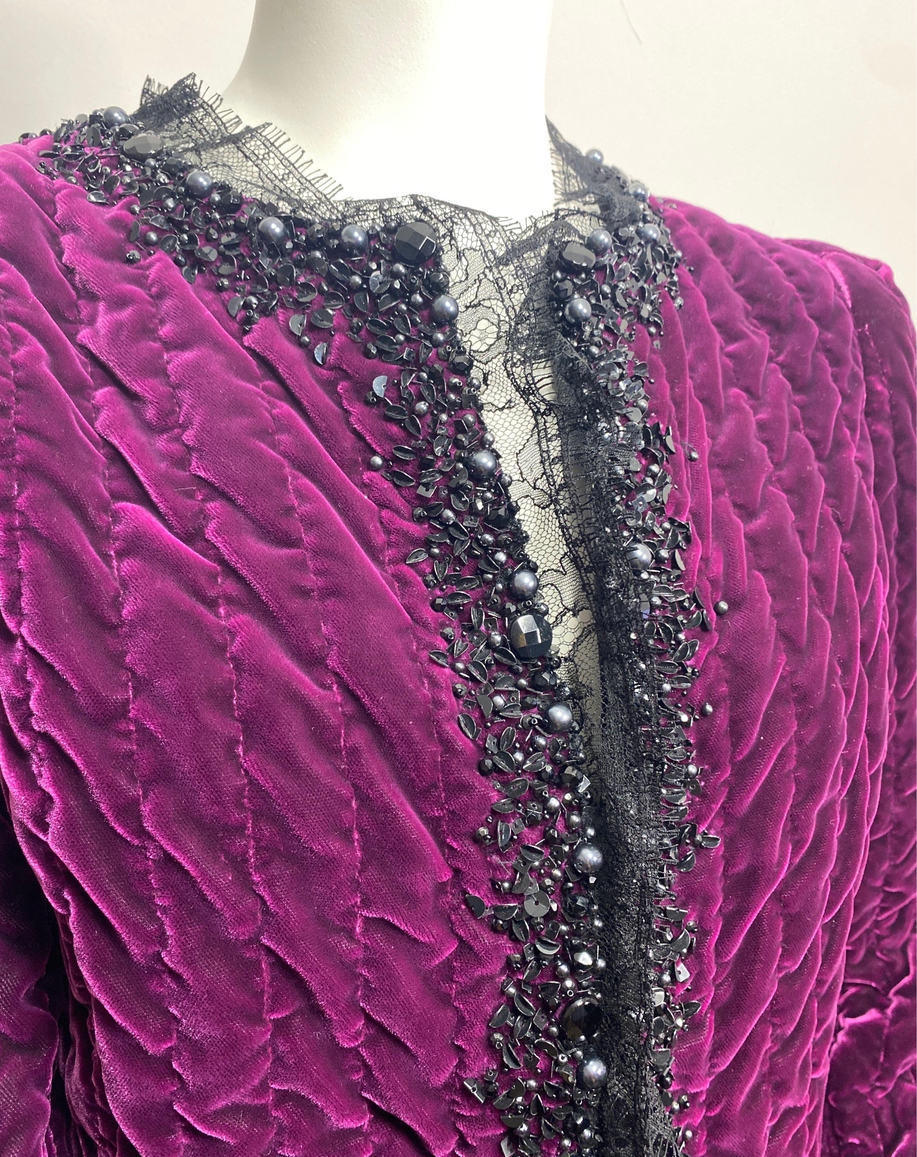 Oscar de la Renta Wein gesteppte Samtjacke - Größe 8 im Zustand „Hervorragend“ im Angebot in West Palm Beach, FL