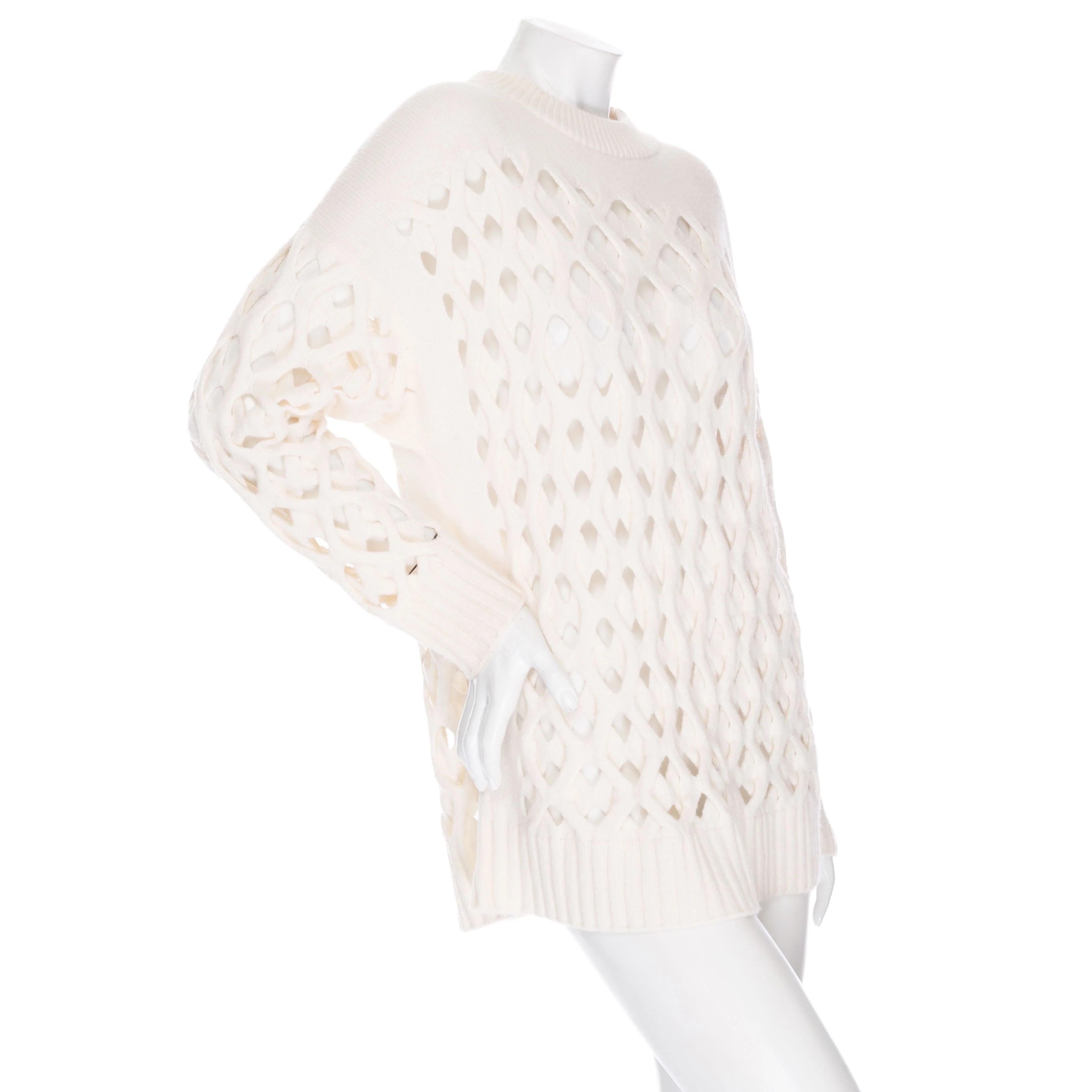 Oscar de la Renta Ivory Wool-Cashmere Open-Knit Sweater

Collection CIRCA Automne 2018
Ivoire / Whiting
Tissage ouvert
Manches longues
Bordure côtelée
Encolure ronde
Coupe décontractée
Fabriqué en Italie
70% laine vierge, 30% cachemire
Très bon état