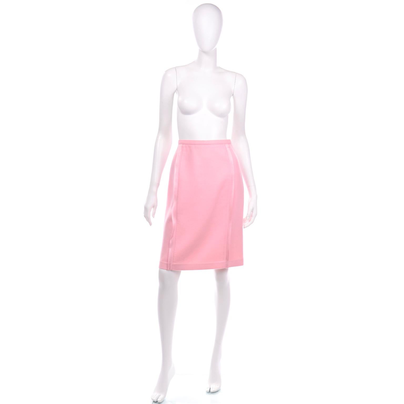 This gorgeous Oscar de la Renta skirt is made from a high quality  pink worsted cashmere with silk knit detail trim. This classic pencil style skirt is unlined and feels so luxurious! You can wear this with a blouse, sweater, or tank with a jacket.
