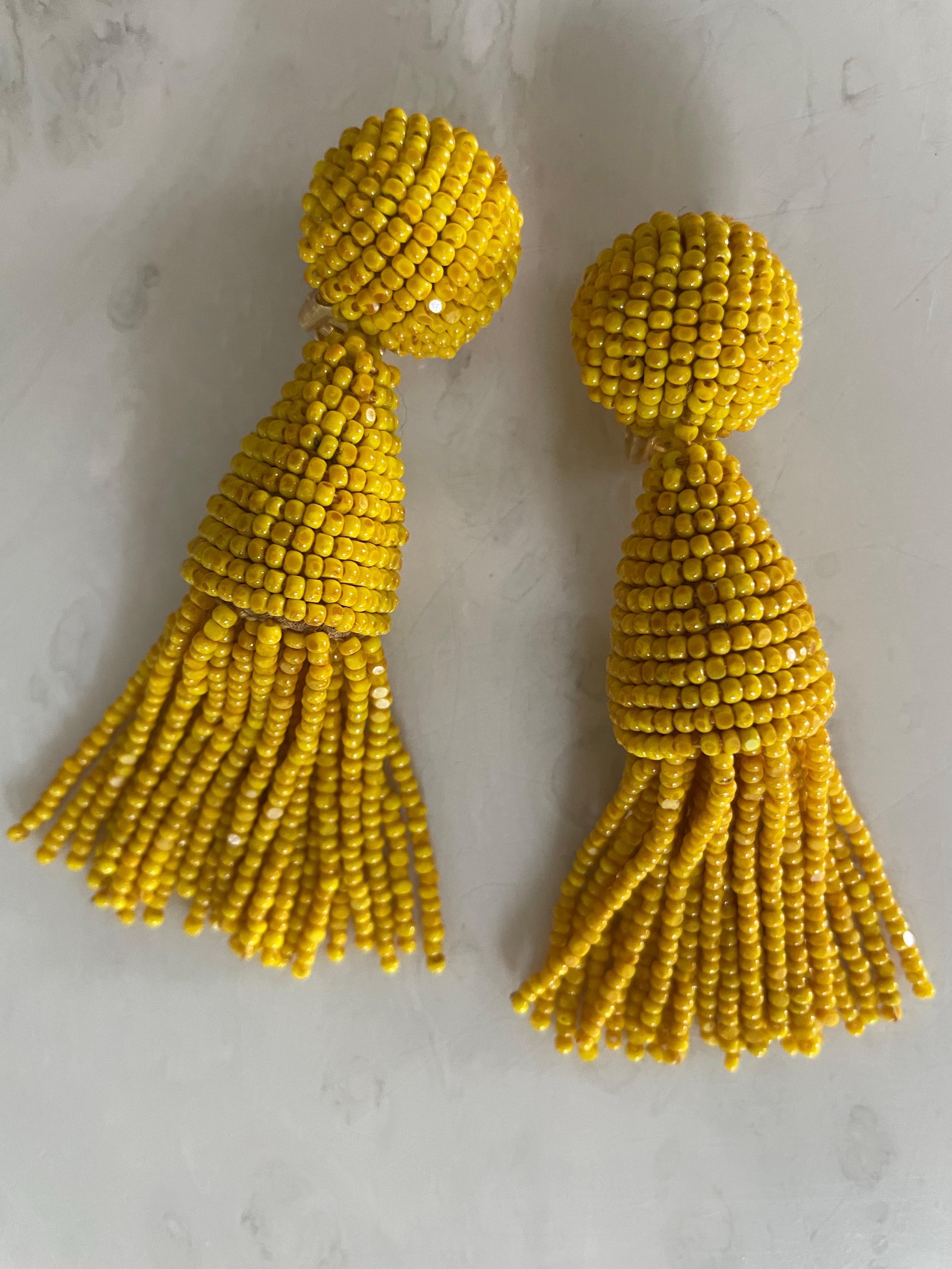 Pendientes de clip con borla de cuentas amarillas Oscar De La Renta en venta 2