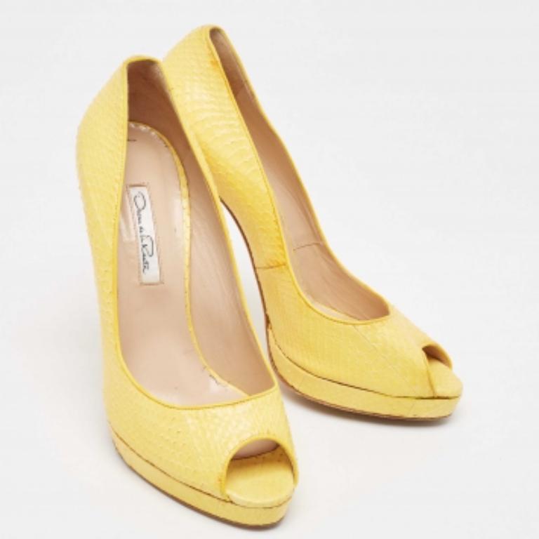 Oscar de la Renta Gelb Python Leder Peep Toe Plateau Pumps Größe 40.5 Damen im Angebot