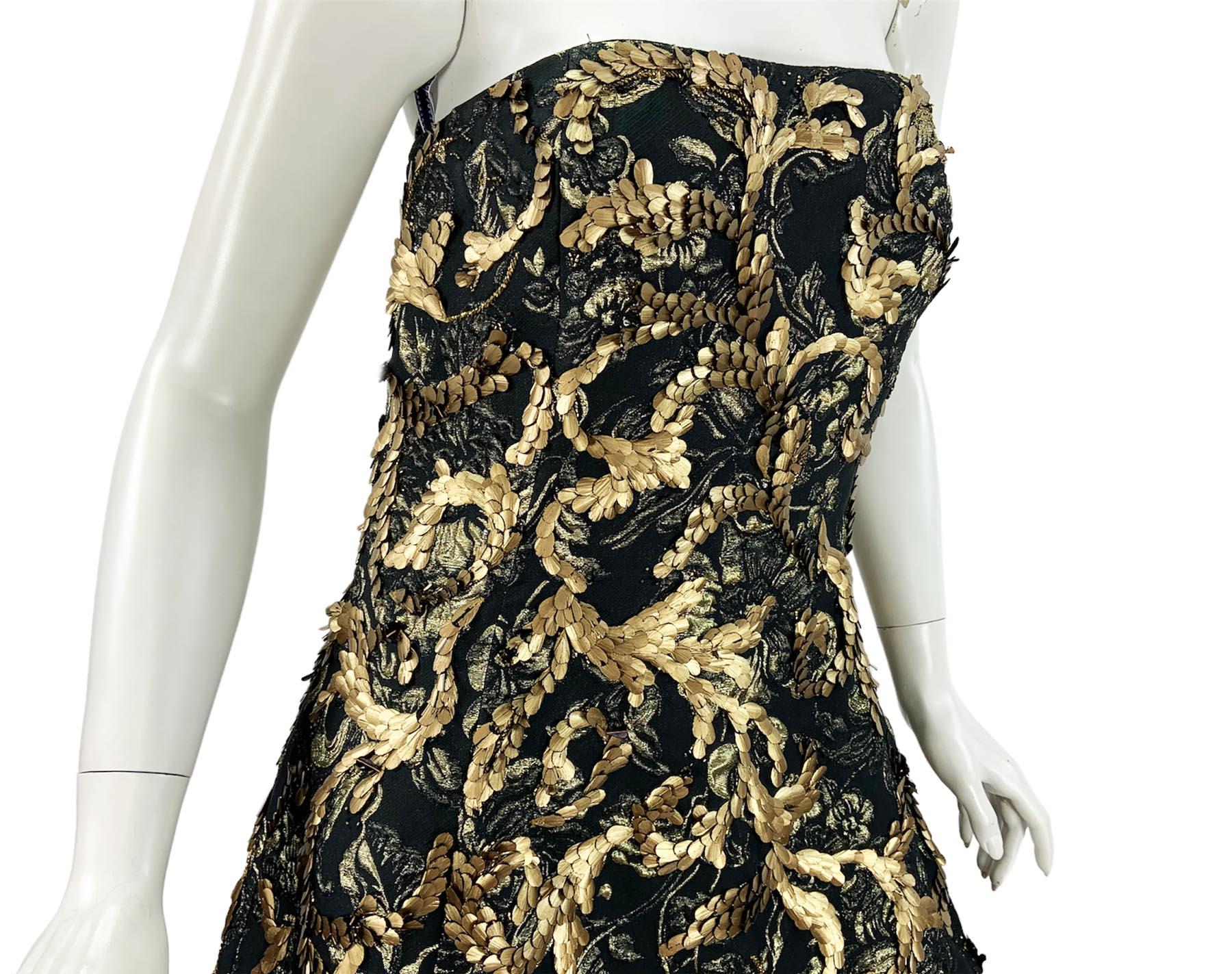 Oscar de la Renta FW 2014 Runway Museum Red Carpet Black Gold Gown Dress L / XL For Sale 7